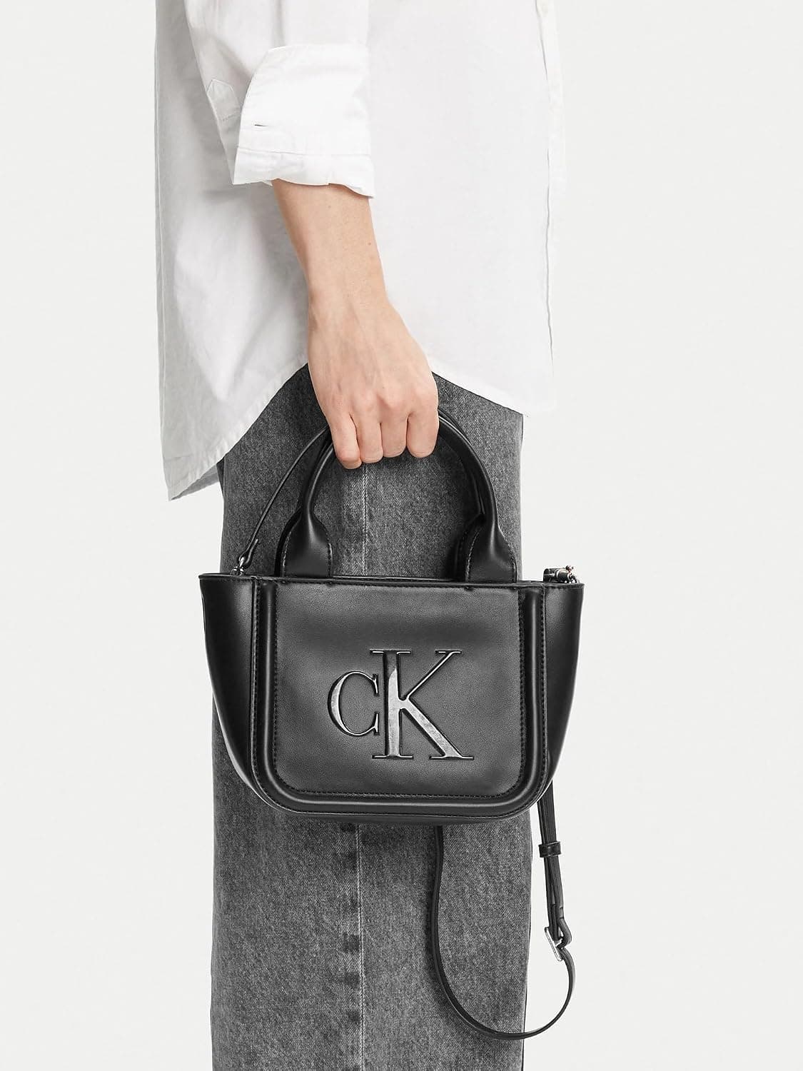 کیف کراسبادی زنانه Calvin Klein مشکی مدل Lv04F3219G کیف کراسبادی زنانه Calvin Klein مشکی مدل Lv04F3219G