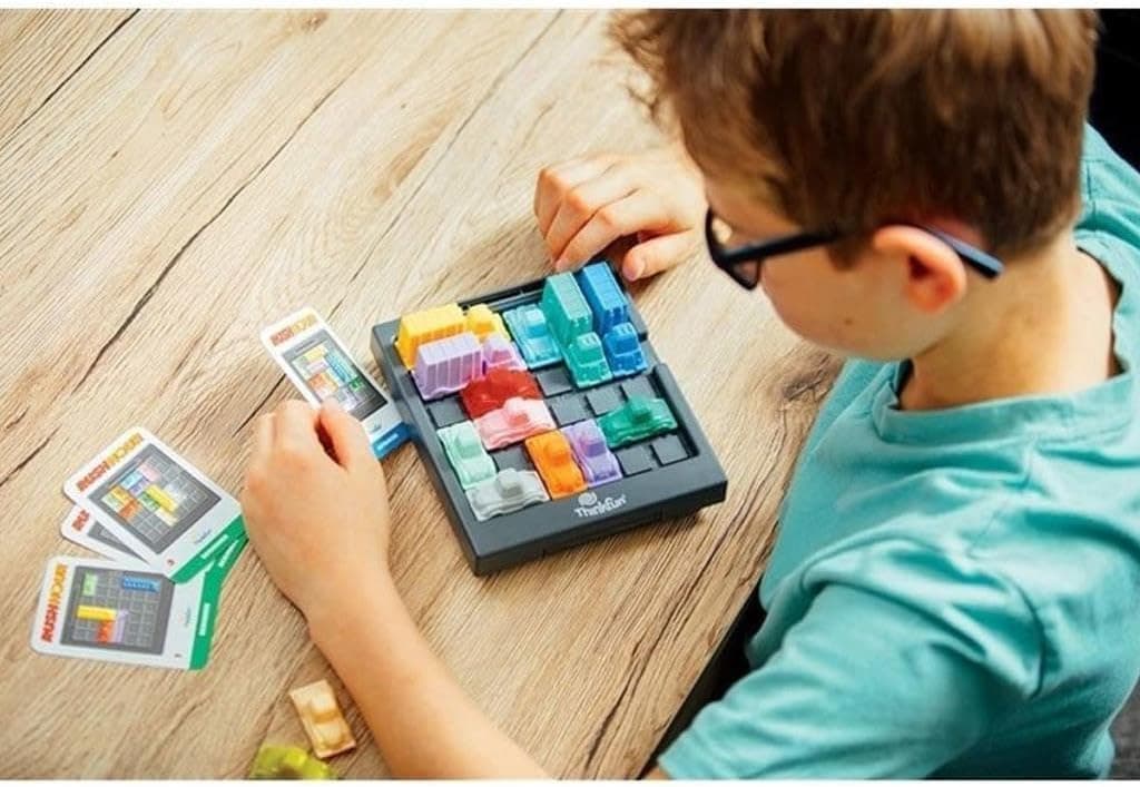 بازی فکری ترافیک Ravensburger مدل Rush Hour بازی فکری ترافیک Ravensburger مدل Rush Hour