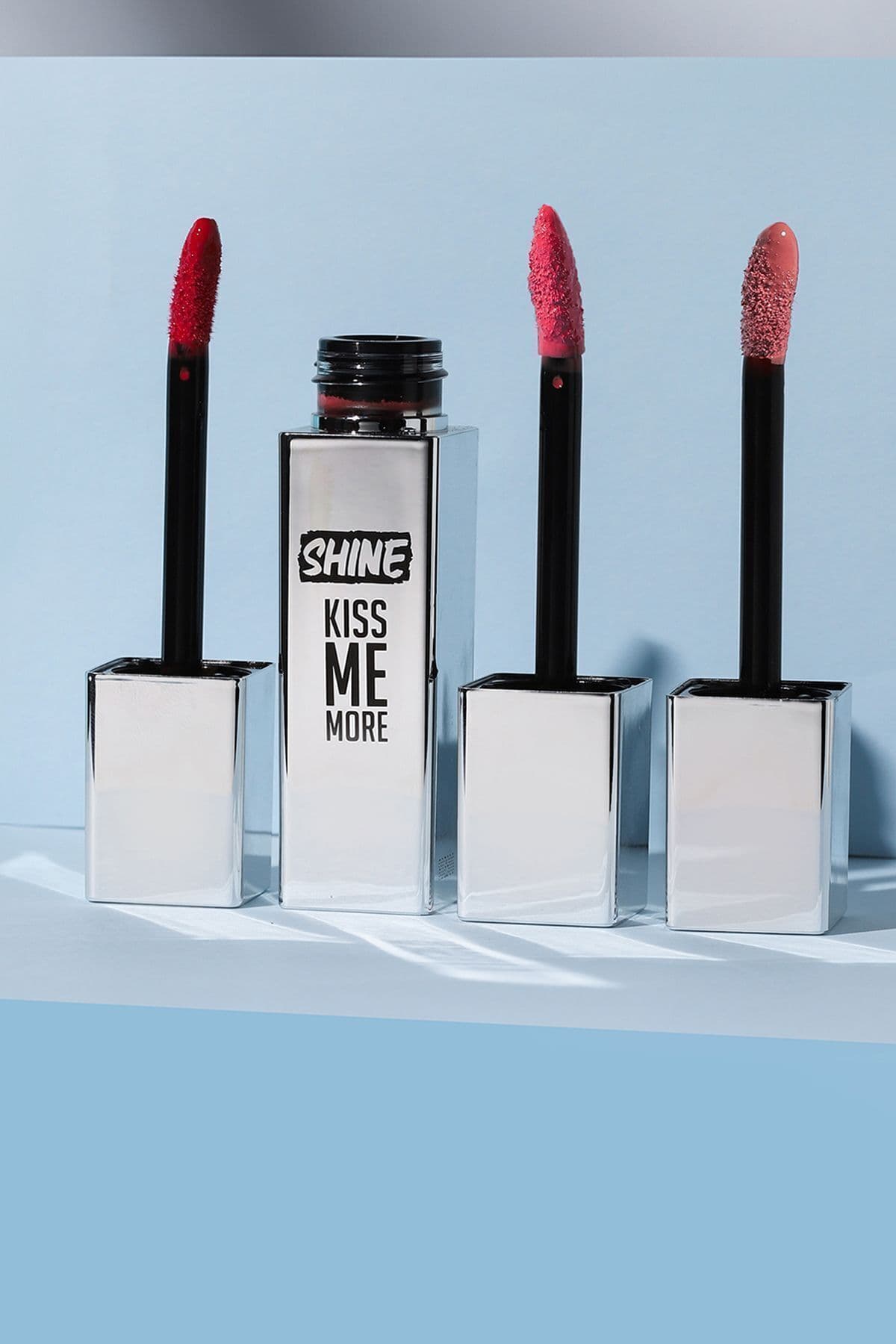 رژ لب مایع Flormar ماندگار براق گلی خاکی روشن مدل Shine Kiss Me More 005 Bare Beauty رژ لب مایع Flormar ماندگار براق گلی خاکی روشن مدل Shine Kiss Me More 005 Bare Beauty