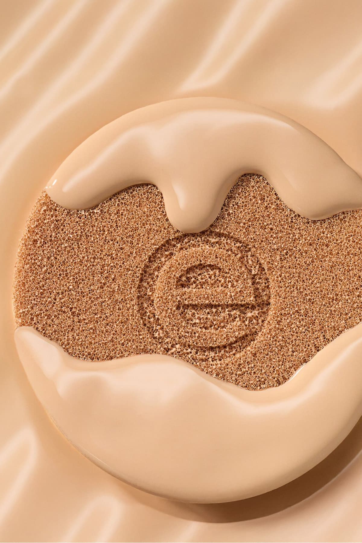 فاندیشن Essence Silky Cushion مدل 100 فاندیشن Essence Silky Cushion مدل 100