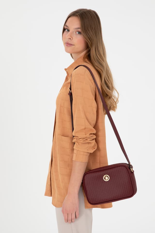 کیف دوشی زنانه U.S. Polo Assn. زرشکی مدل 50293694-VR014 کیف دوشی زنانه U.S. Polo Assn. زرشکی مدل 50293694-VR014