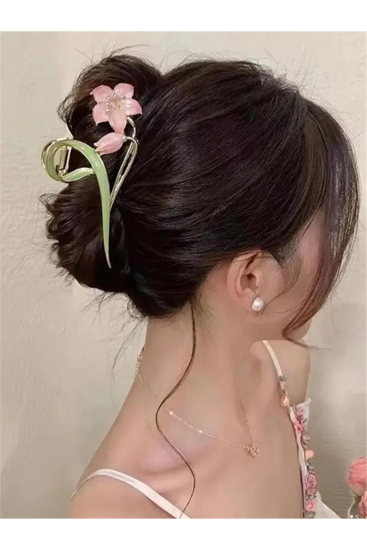 گیره مو زنانه Pelin Aksesuar صورتی طرح زنبق گیره مو زنانه Pelin Aksesuar صورتی طرح زنبق