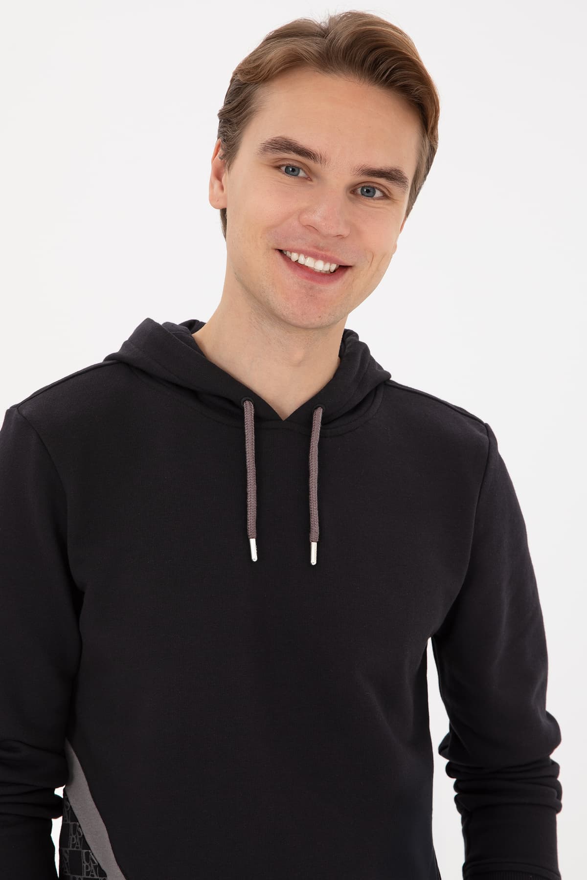 سوئیشرت مردانه U.S. Polo Assn. فیت معمولی کاپشوندار مشکی مدل 50315691-VR046 سوئیشرت مردانه U.S. Polo Assn. فیت معمولی کاپشوندار مشکی مدل 50315691-VR046