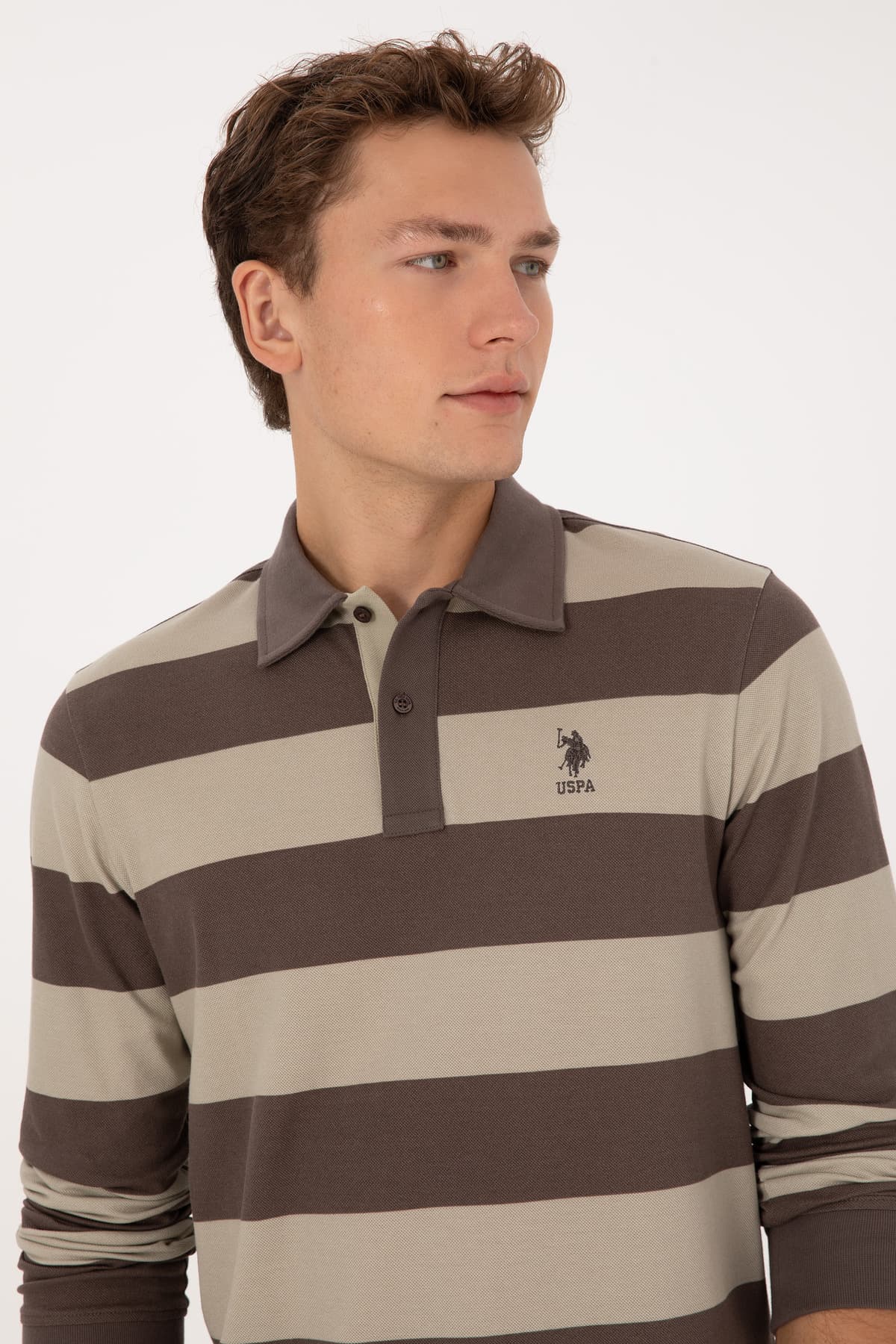 سوئیشرت مردانه U.S. Polo Assn. فیت معمولی یقه پولو قهوهای روشن مدل 50316467-VR052 سوئیشرت مردانه U.S. Polo Assn. فیت معمولی یقه پولو قهوهای روشن مدل 50316467-VR052