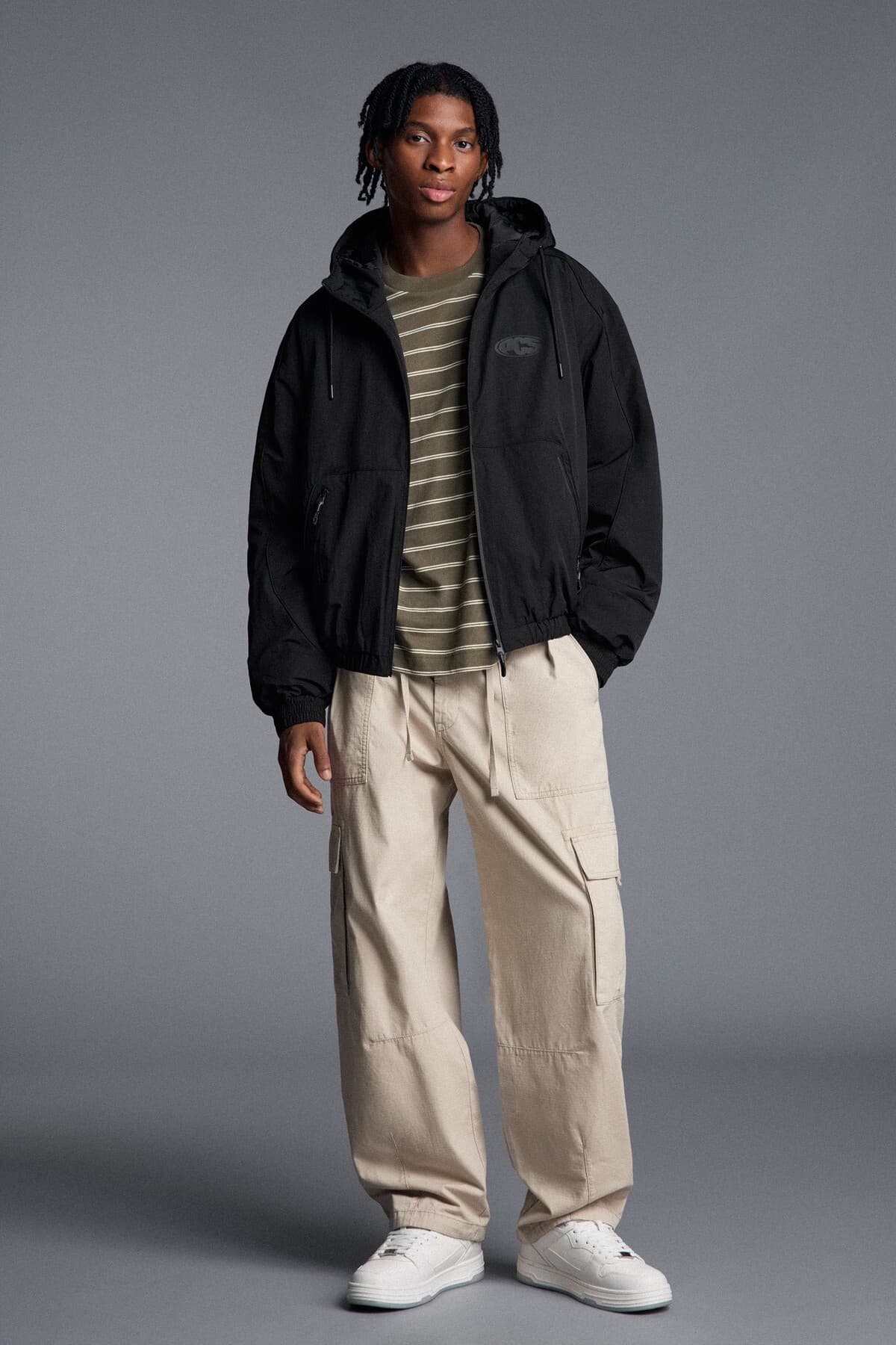 کاپشن تکنیکی مردانه Bershka با کلاه کاپشن تکنیکی مردانه Bershka با کلاه