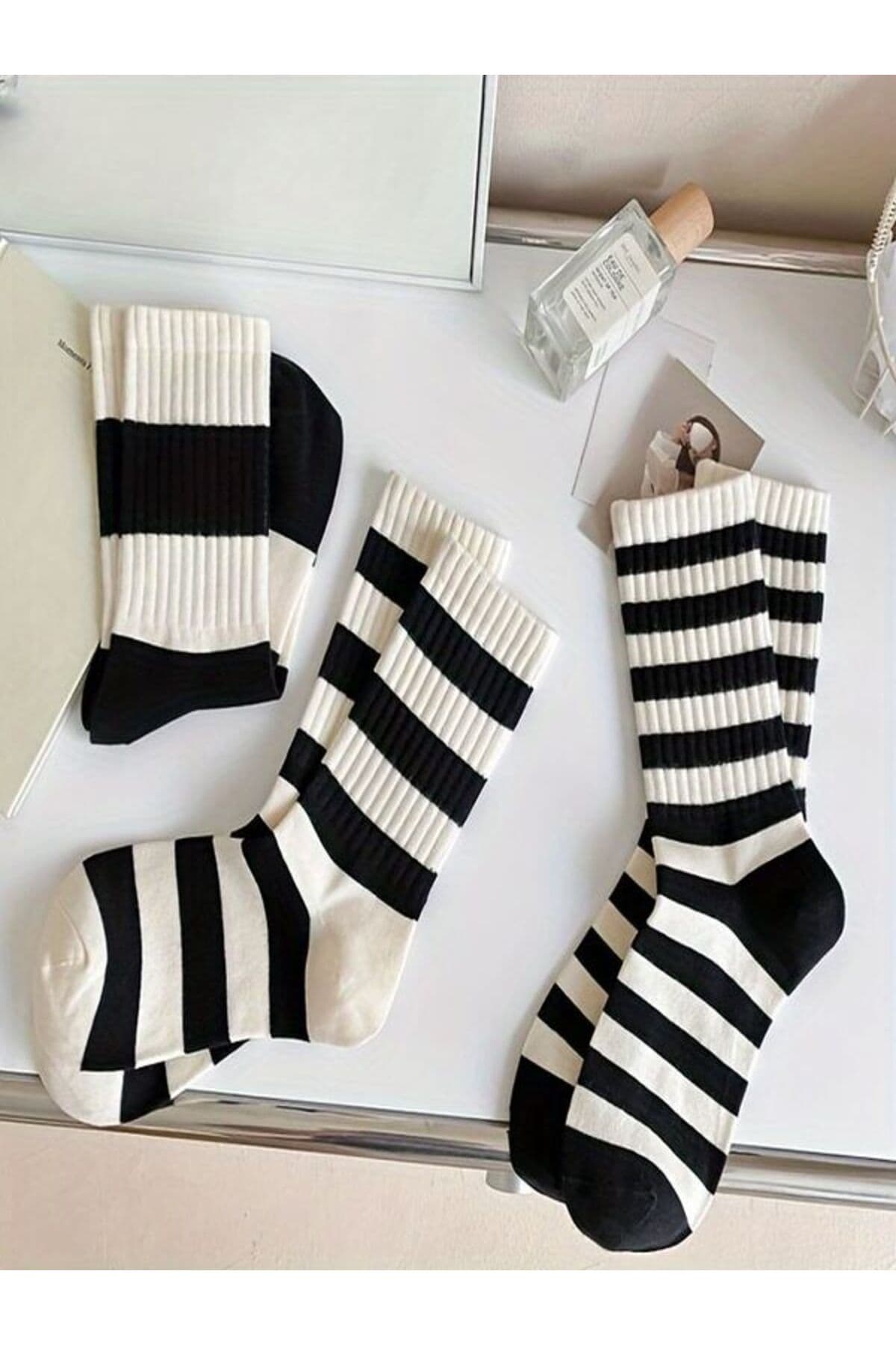 جوراب تنیس یونیسکس Sky Socks ست 5 تایی طرح راهراه سیاهوسفید جوراب تنیس یونیسکس Sky Socks ست 5 تایی طرح راهراه سیاهوسفید