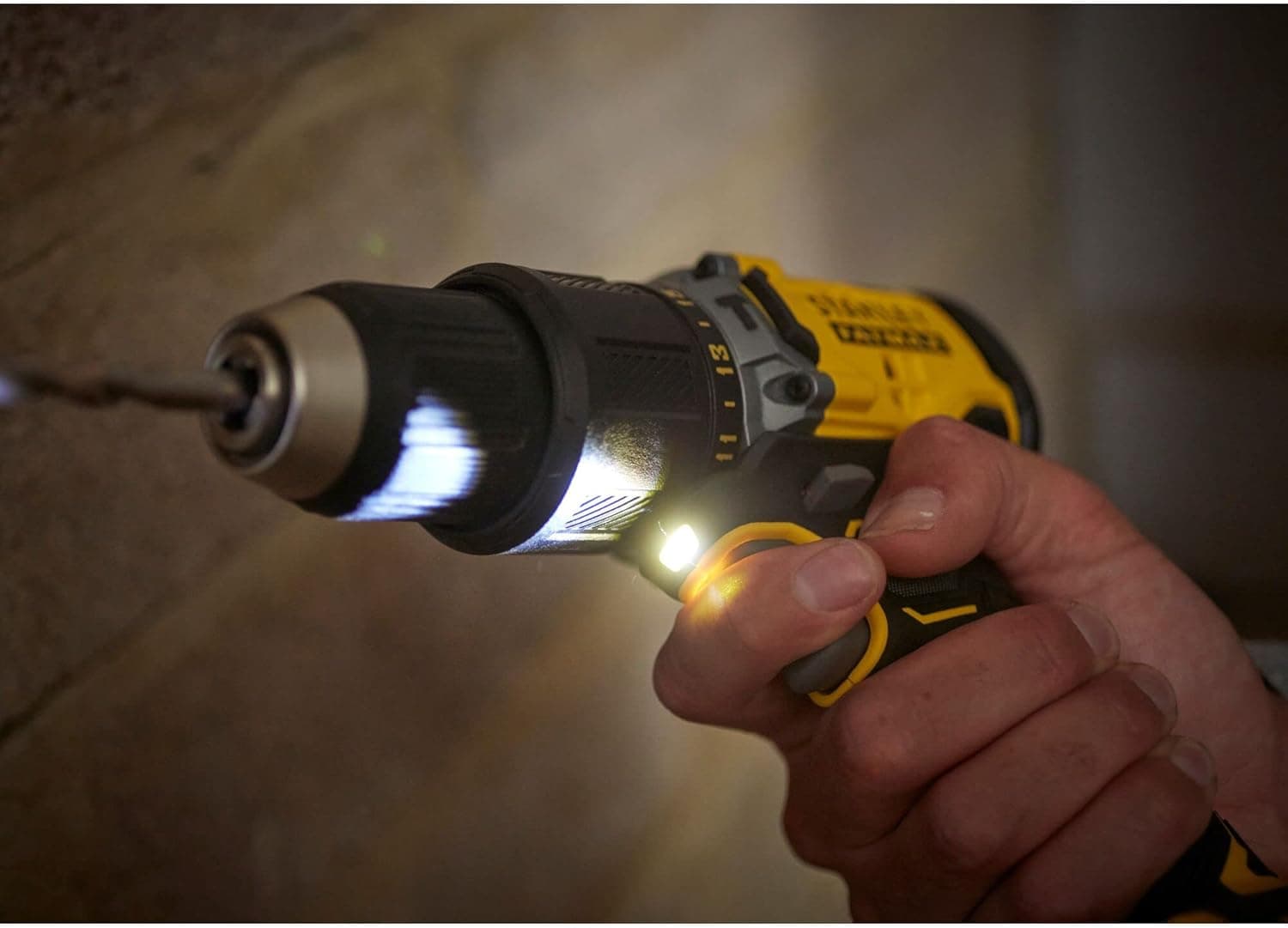 ست ابزار Stanley Fatmax بدون جاروبک با باتری 4Ah و شارژر 2A مدل SFMCK217M1S-QW ست ابزار Stanley Fatmax بدون جاروبک با باتری 4Ah و شارژر 2A مدل SFMCK217M1S-QW