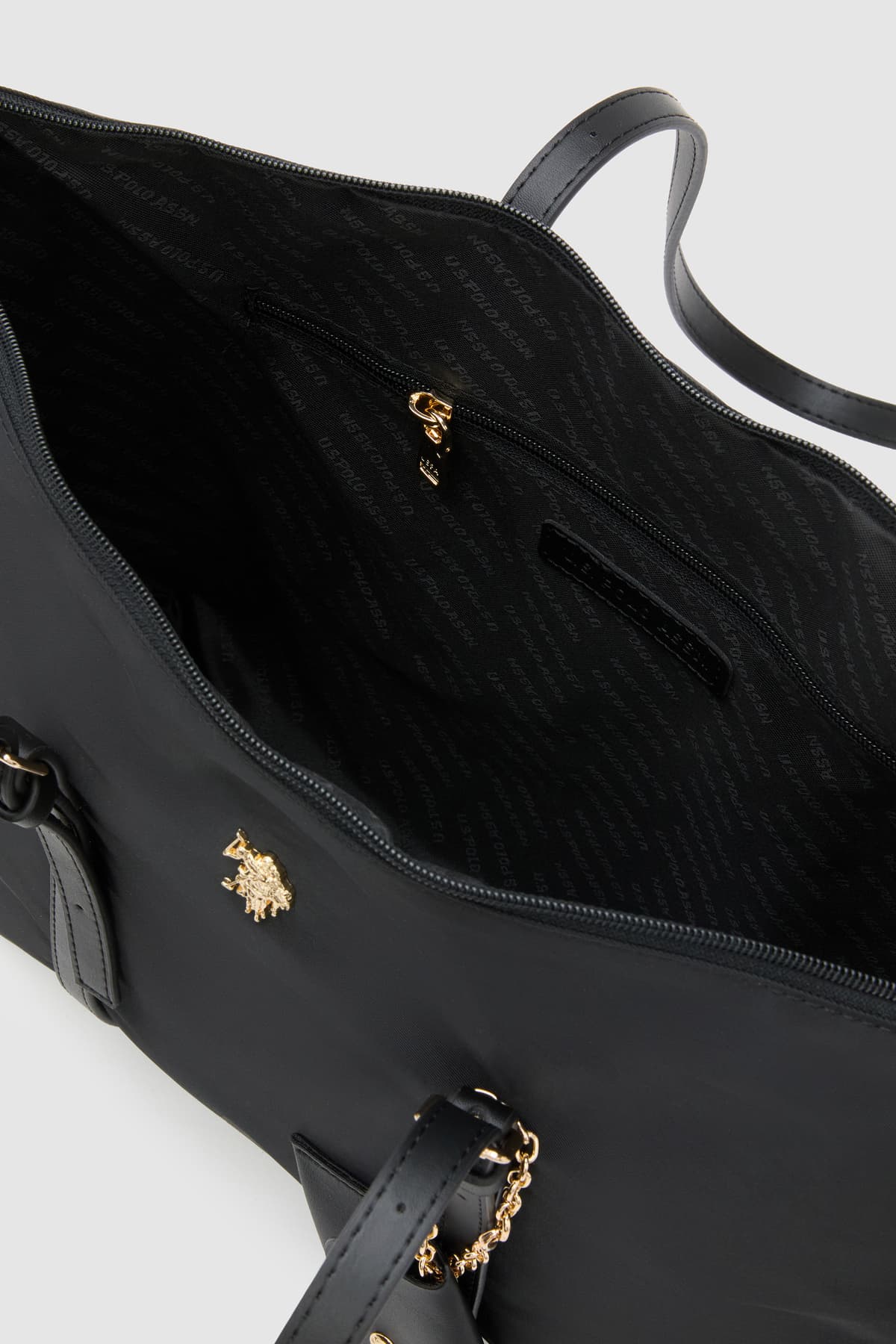 کیف زنانه U.S. Polo Assn. مشکی زیپدار با بند قابل تنظیم مدل 50333595-VR046 کیف زنانه U.S. Polo Assn. مشکی زیپدار با بند قابل تنظیم مدل 50333595-VR046