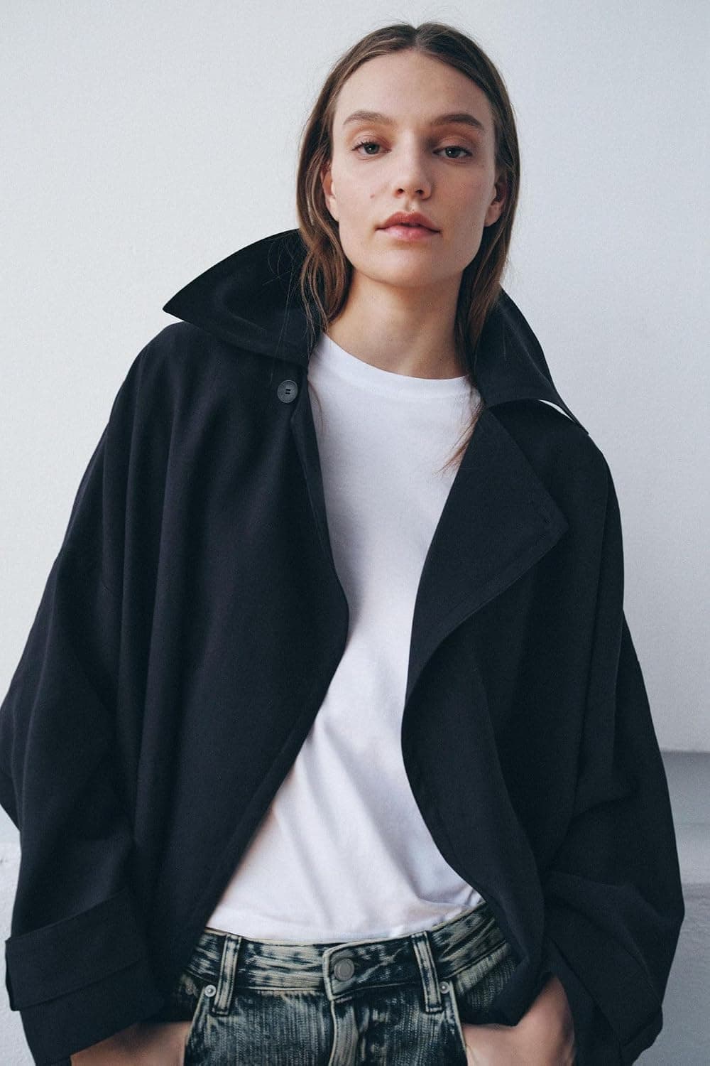 ترنچ کت زنانه Zara کوتاه ریزشی سرمهای مدل W.blazer ZW Collection ترنچ کت زنانه Zara کوتاه ریزشی سرمهای مدل W.blazer ZW Collection
