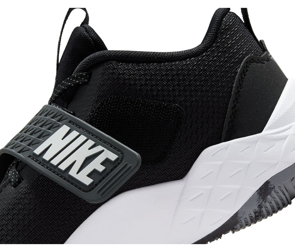 کفش بسکتبال بچگانه Nike مدل Team Hustle D 12 GS کفش بسکتبال بچگانه Nike مدل Team Hustle D 12 GS