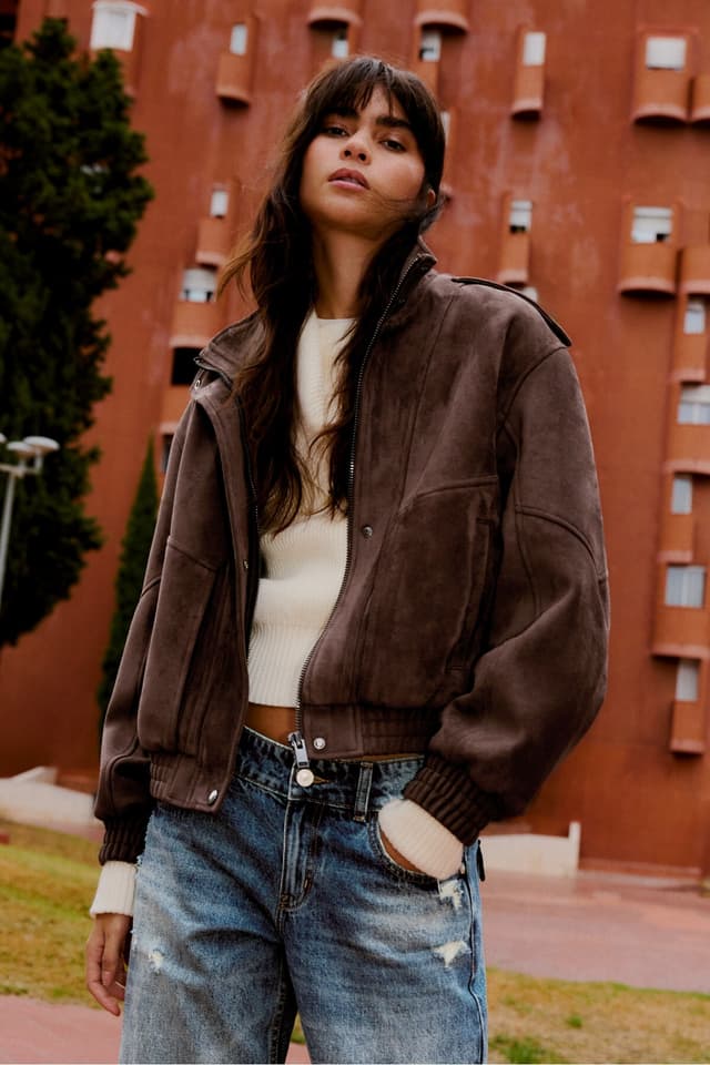 کت زنانه Bershka سوئد مصنوعی یقه ایستاده کت زنانه Bershka سوئد مصنوعی یقه ایستاده