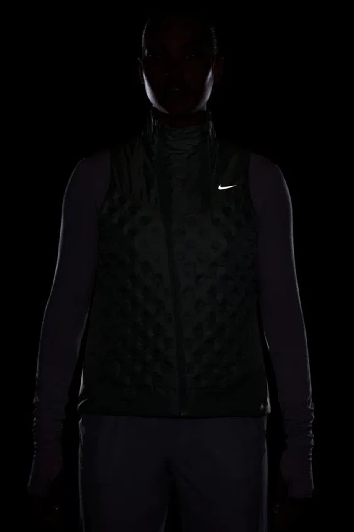 جلیقه زنانه Nike Therma Fit دویدن با پرکننده مصنوعی ترمال و بازتابنده جلیقه زنانه Nike Therma Fit دویدن با پرکننده مصنوعی ترمال و بازتابنده