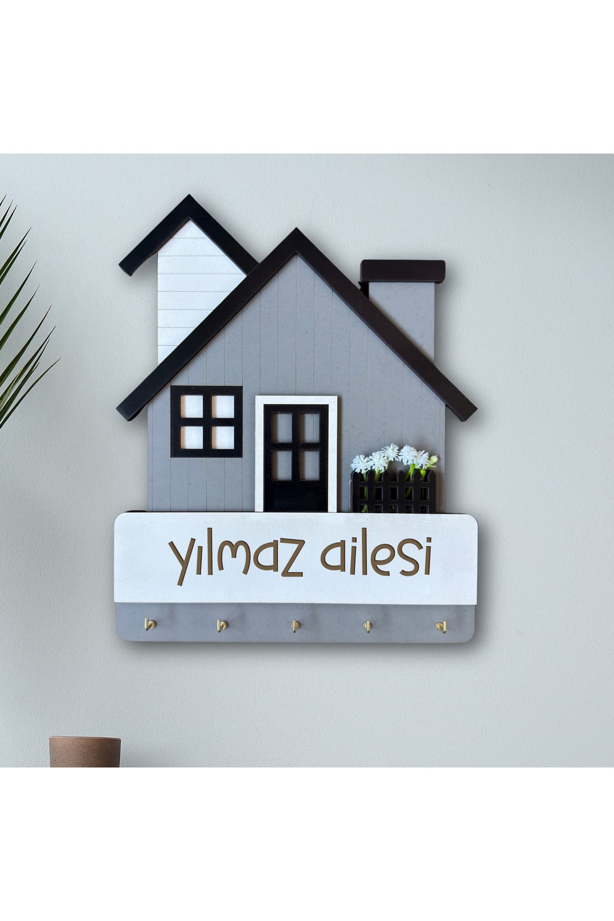 جاکلیدی دیواری دکوراتیو MDF طرح خانه HippoDeco با پلاک نام خانوادگی جاکلیدی دیواری دکوراتیو MDF طرح خانه HippoDeco با پلاک نام خانوادگی