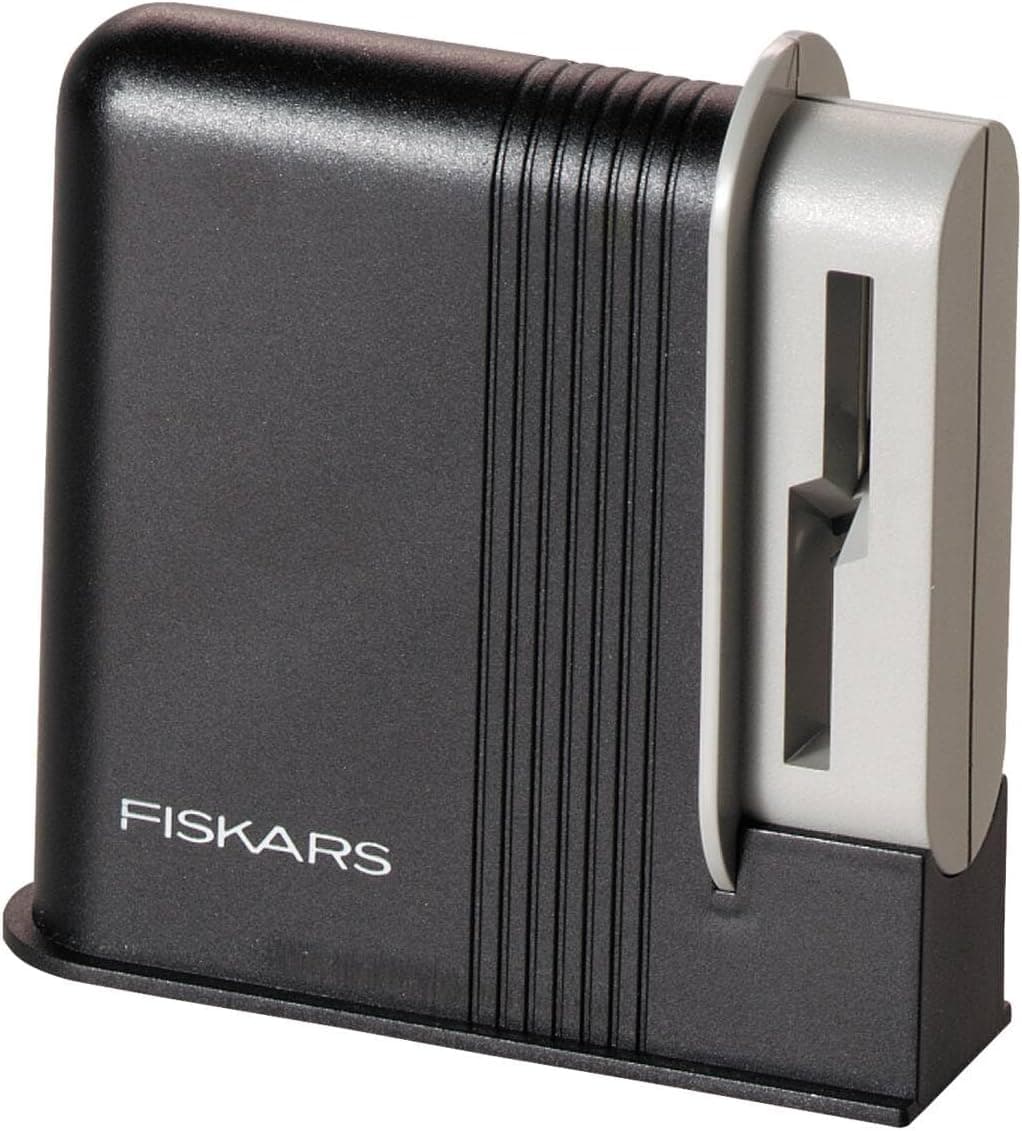 تیزکن قیچی مناسب افراد راستدست Fiskars با سرهای سنبادهای سرامیکی و بدنه پلاستیکی مشکی و خاکستری مدل Clip-Sharp 1000812 تیزکن قیچی مناسب افراد راستدست Fiskars با سرهای سنبادهای سرامیکی و بدنه پلاستیکی مشکی و خاکستری مدل Clip-Sharp 1000812