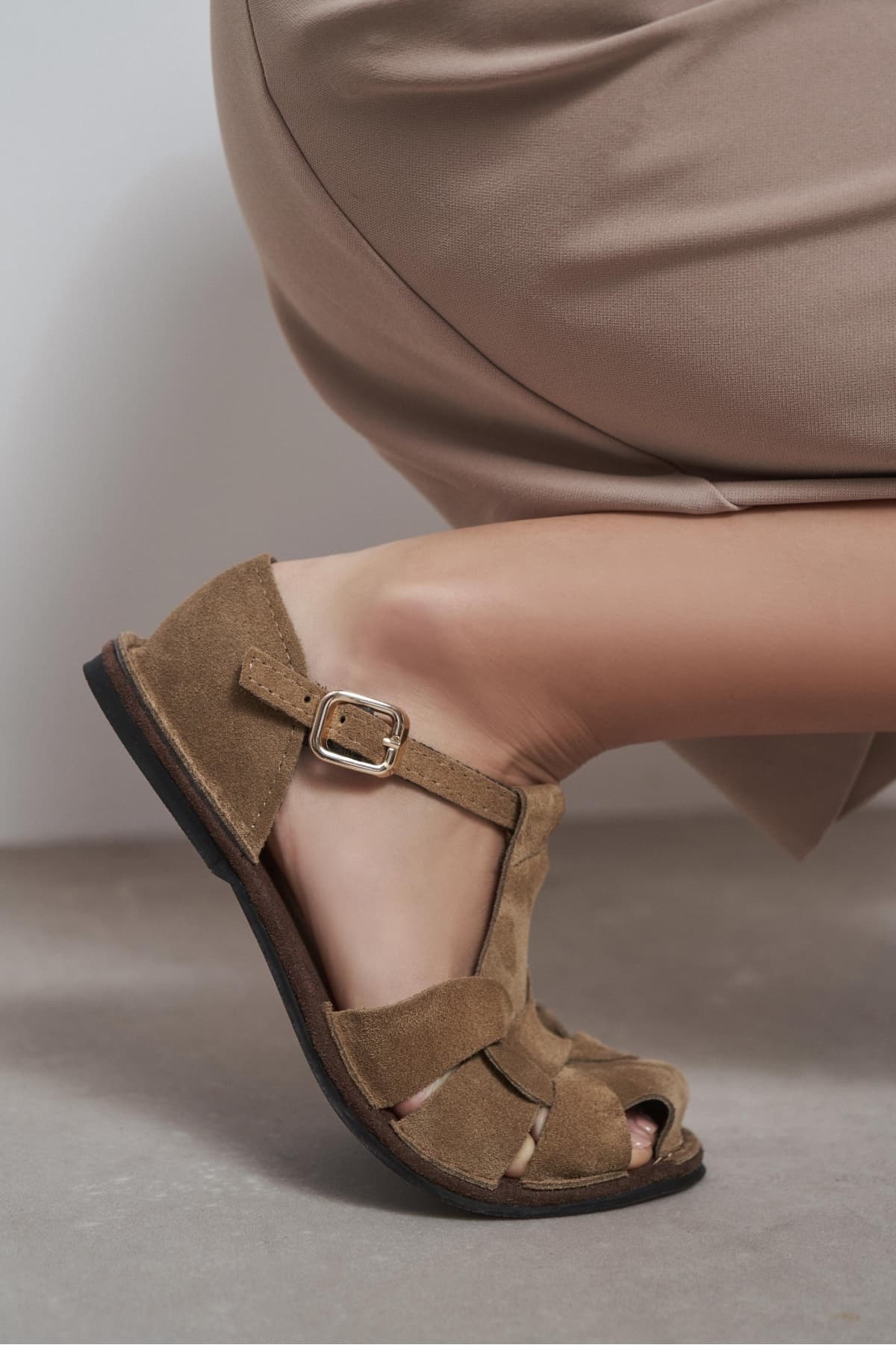 صندل زنانه NİŞANTAŞI SHOES Solto Rome چرمی بژ با جزئیات سگک و کفی تخت صندل زنانه NİŞANTAŞI SHOES Solto Rome چرمی بژ با جزئیات سگک و کفی تخت