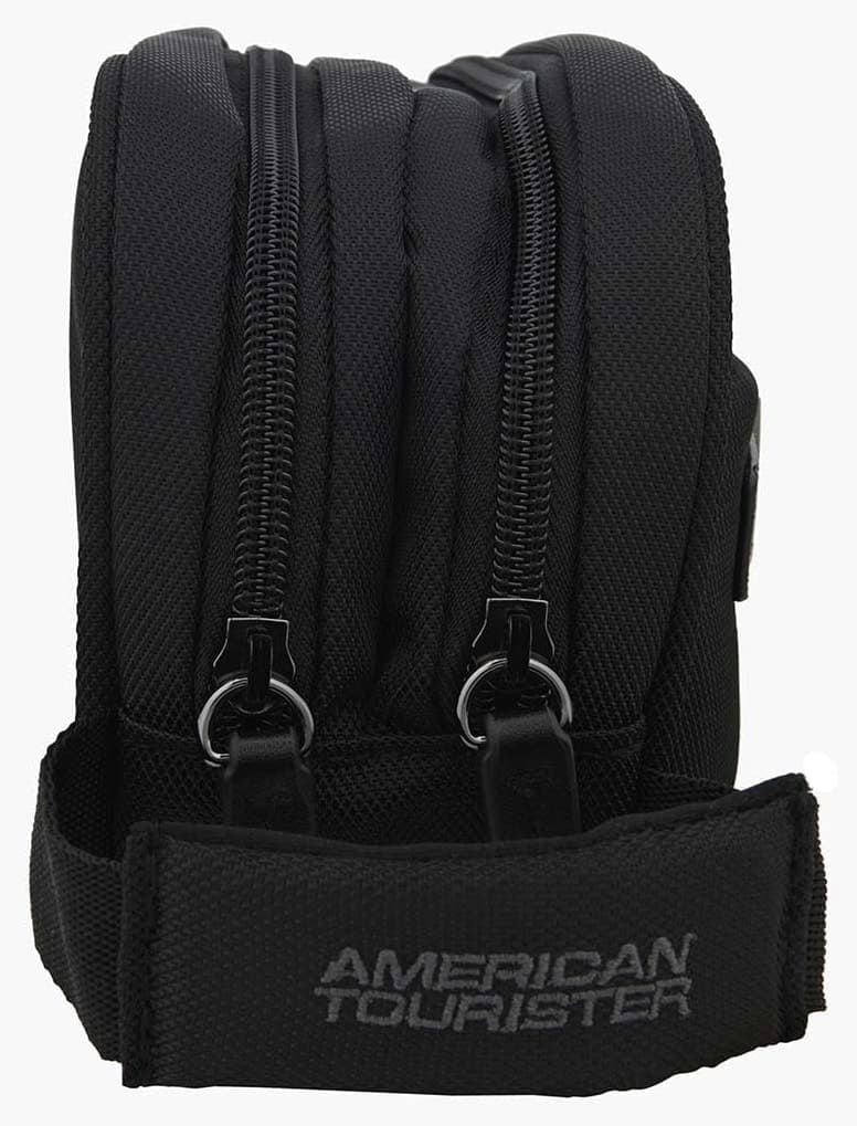 کیف کلاچ American Tourister پلیاستر مشکی زیپ فلزی مدل Nobleton کیف کلاچ American Tourister پلیاستر مشکی زیپ فلزی مدل Nobleton