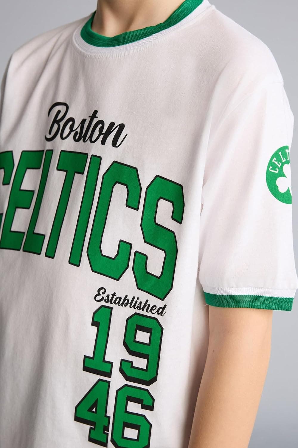 تیشرت پسرانه DeFacto %100 نخی NBA Boston Celtics یقه گرد رگولار فیت مدل H2899A826HS تیشرت پسرانه DeFacto %100 نخی NBA Boston Celtics یقه گرد رگولار فیت مدل H2899A826HS