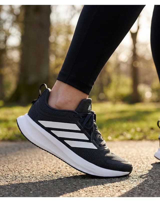 کفش اسپرت روزمره adidas رنگی مدل Runblaze کفش اسپرت روزمره adidas رنگی مدل Runblaze
