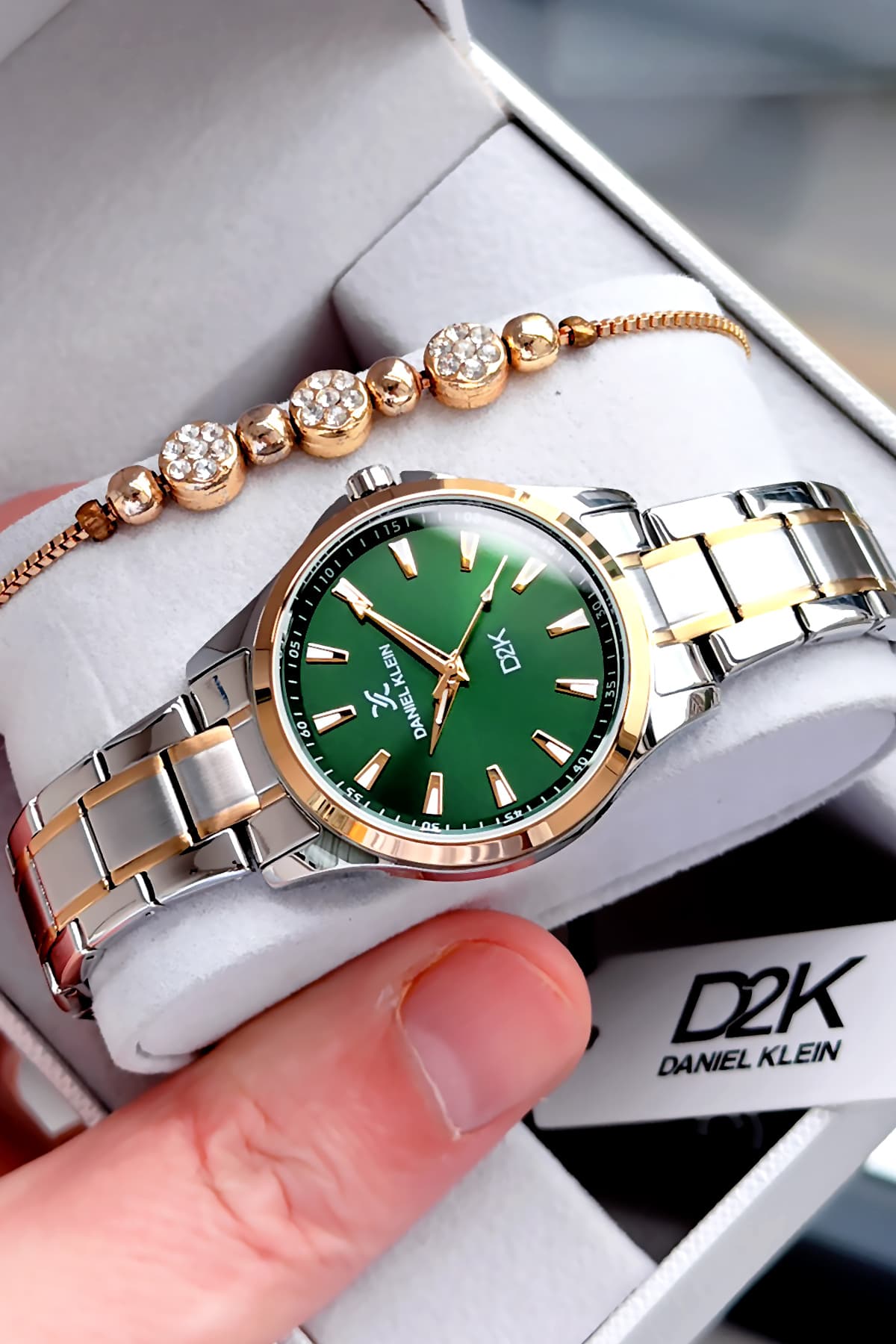 ساعت زنانه Daniel Klein ضدآب 3 ATM فولادی طلایی-نقرهای همراه دستبند مدل Elg581 ساعت زنانه Daniel Klein ضدآب 3 ATM فولادی طلایی-نقرهای همراه دستبند مدل Elg581