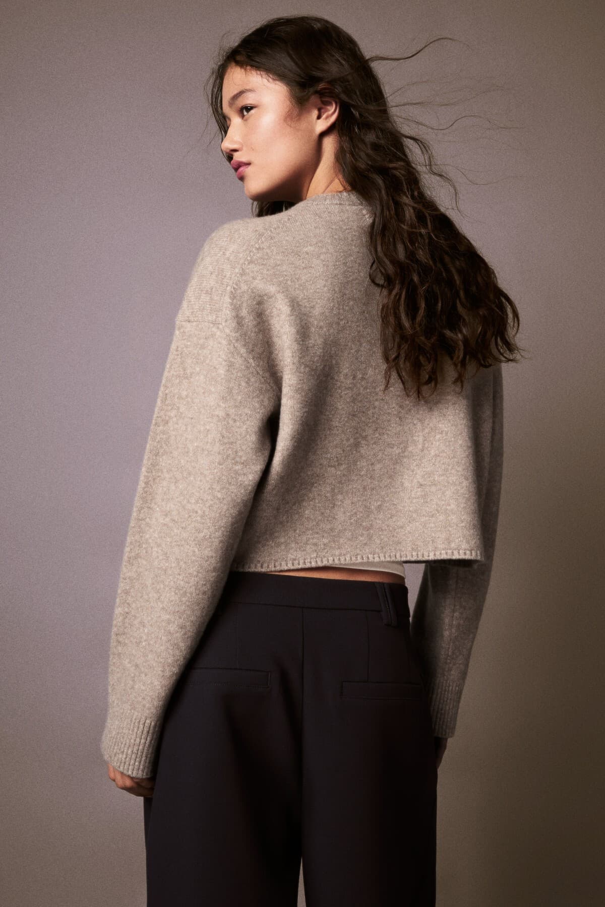 کاردیگان بافتنی زنانه Bershka دکمهدار یقه گرد کاردیگان بافتنی زنانه Bershka دکمهدار یقه گرد