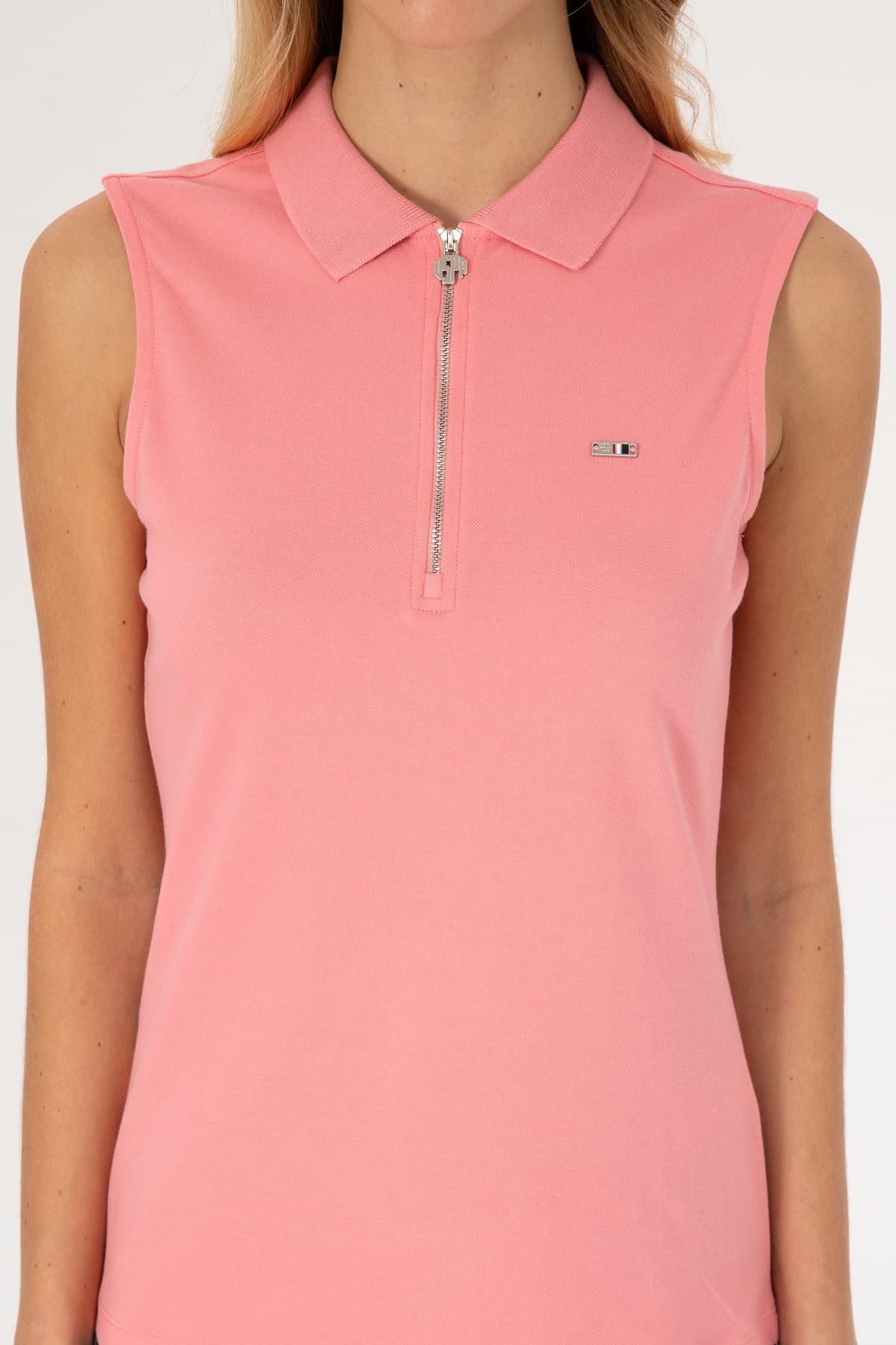 تیشرت زنانه U.S. Polo Assn. یقه پولو صورتی نیمزیپ مدل 50324852-VR041 تیشرت زنانه U.S. Polo Assn. یقه پولو صورتی نیمزیپ مدل 50324852-VR041