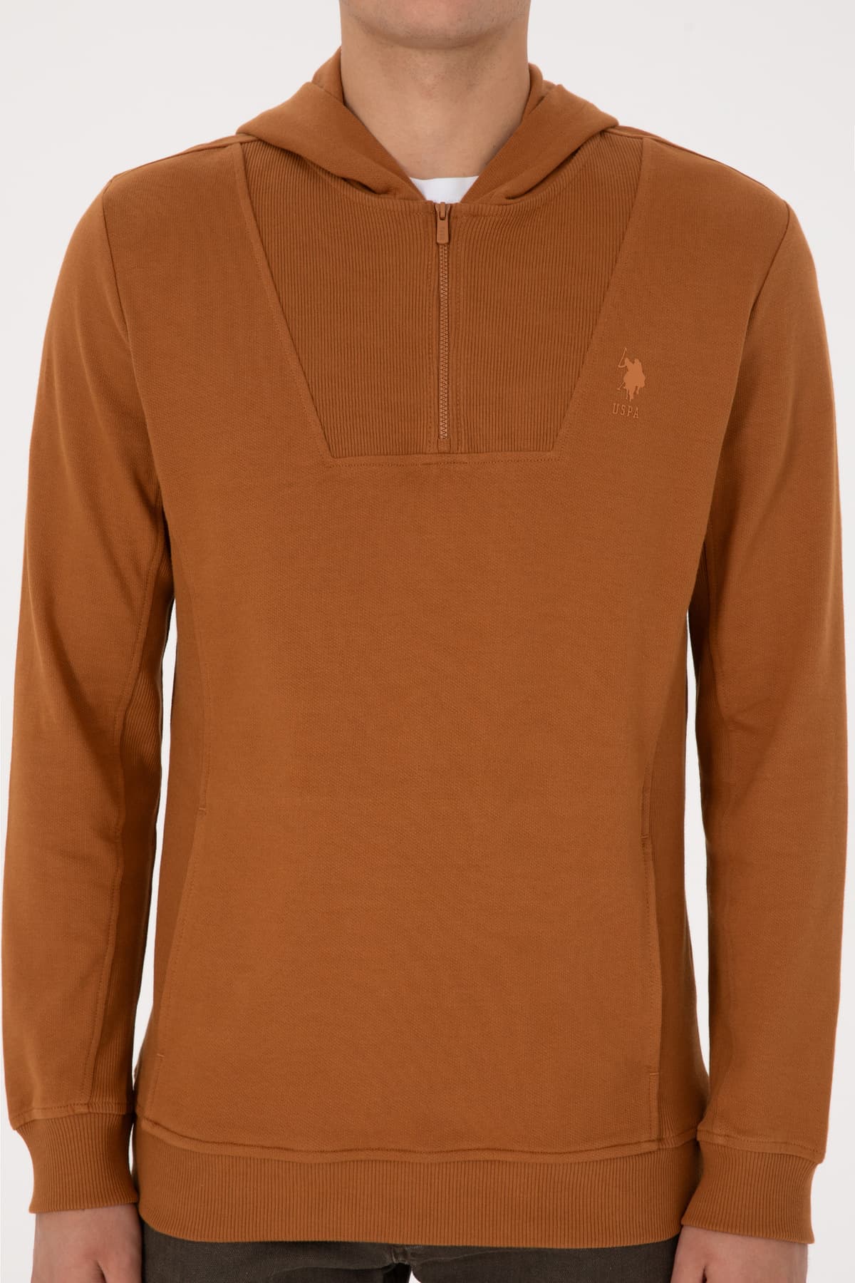 سوئیشرت مردانه U.S. Polo Assn. فیت معمولی کلاهدار نیمزیپ شتری مدل 50316391-VR233 سوئیشرت مردانه U.S. Polo Assn. فیت معمولی کلاهدار نیمزیپ شتری مدل 50316391-VR233