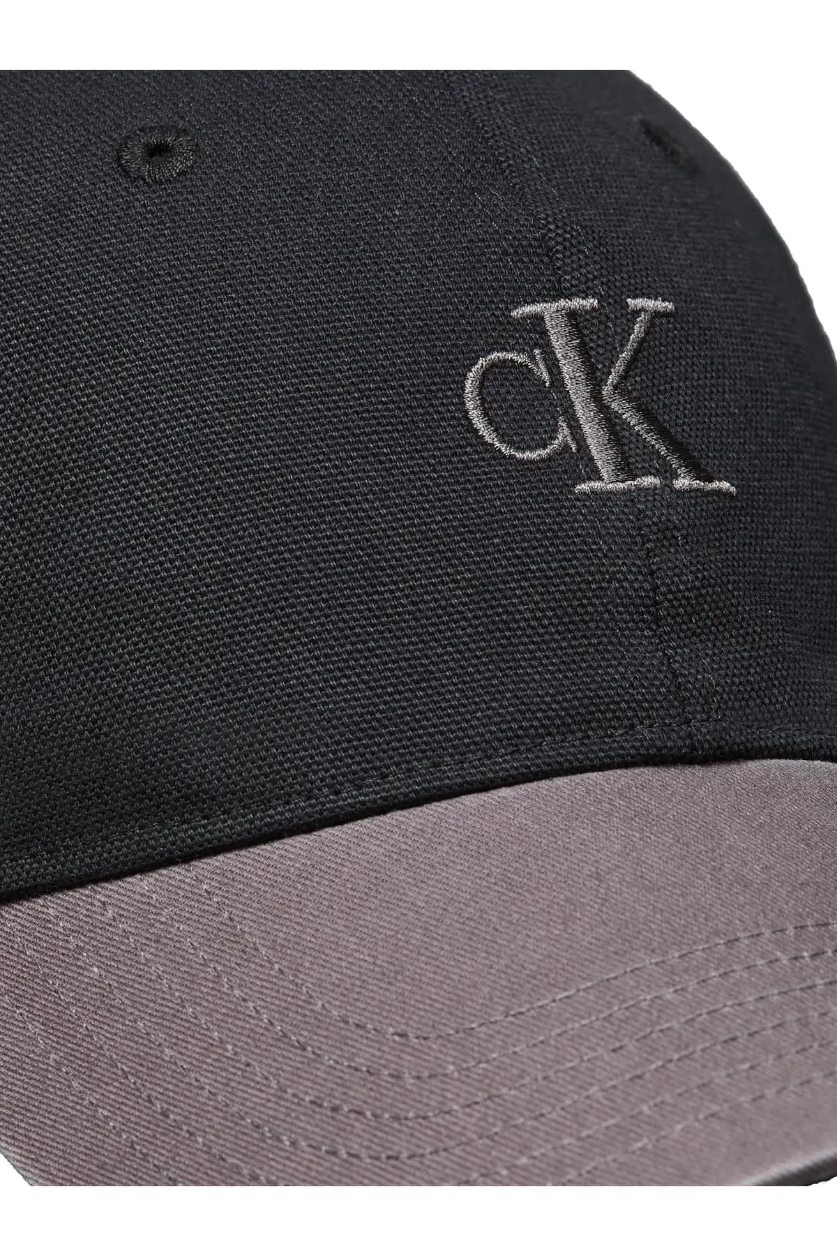 کلاه مردانه Calvin Klein مشکی از جنس پارچه شستهشده کلاه مردانه Calvin Klein مشکی از جنس پارچه شستهشده