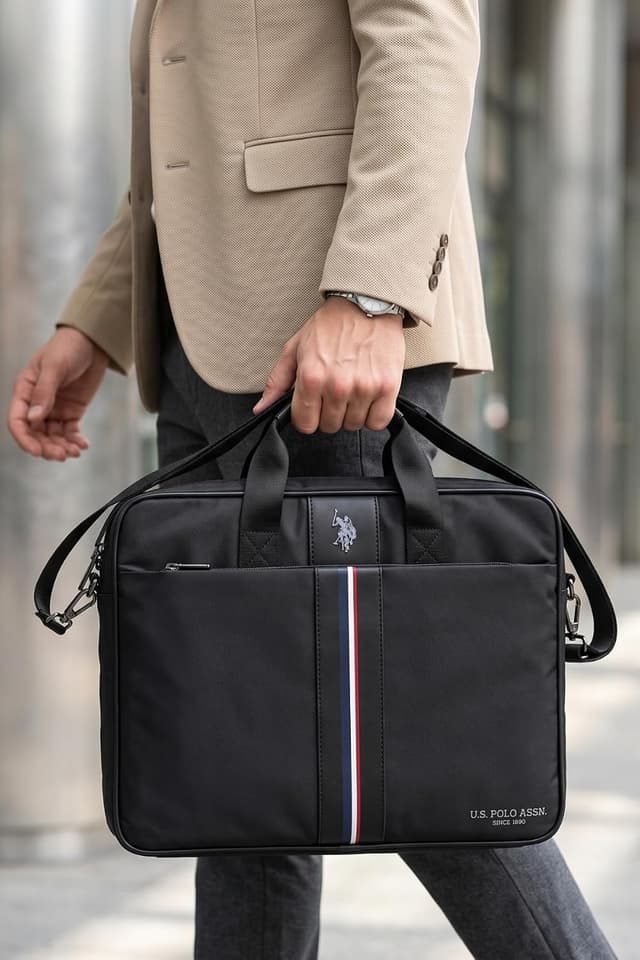 کیف اداری U.S. POLO ASSN. لپتاپدار با بند دوشی مشکی مدل 26055-26058 کیف اداری U.S. POLO ASSN. لپتاپدار با بند دوشی مشکی مدل 26055-26058
