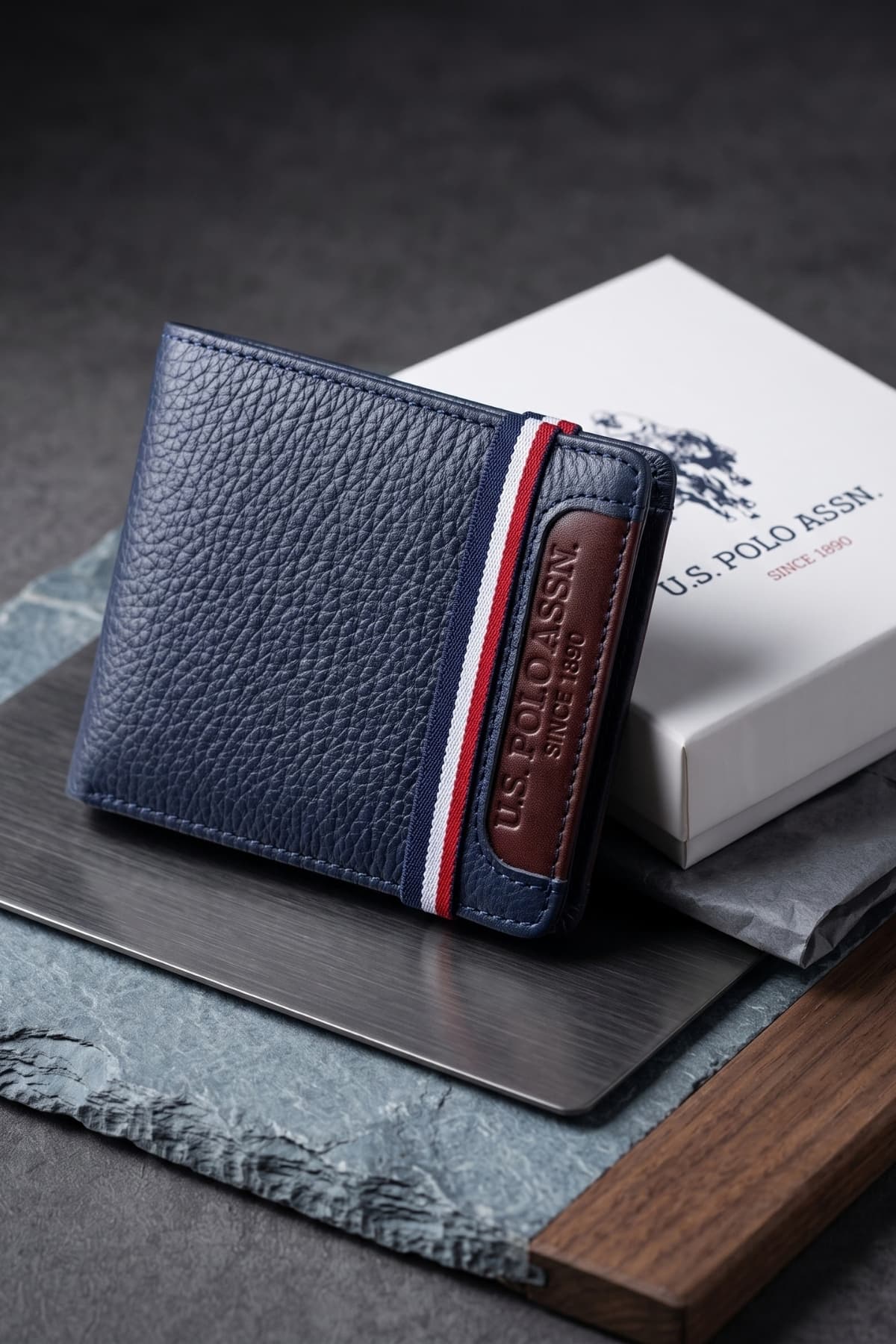 کیف پول و کارتخور مردانه U.S. Polo Assn. چرم طبیعی سرمهای مدل 7612 کیف پول و کارتخور مردانه U.S. Polo Assn. چرم طبیعی سرمهای مدل 7612