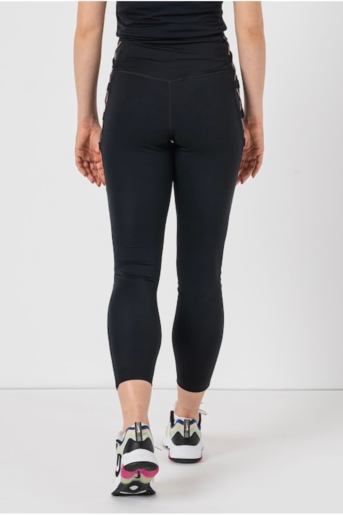 تایت زنانه Nike One کمربلند 7/8 بندی مشکی تایت زنانه Nike One کمربلند 7/8 بندی مشکی
