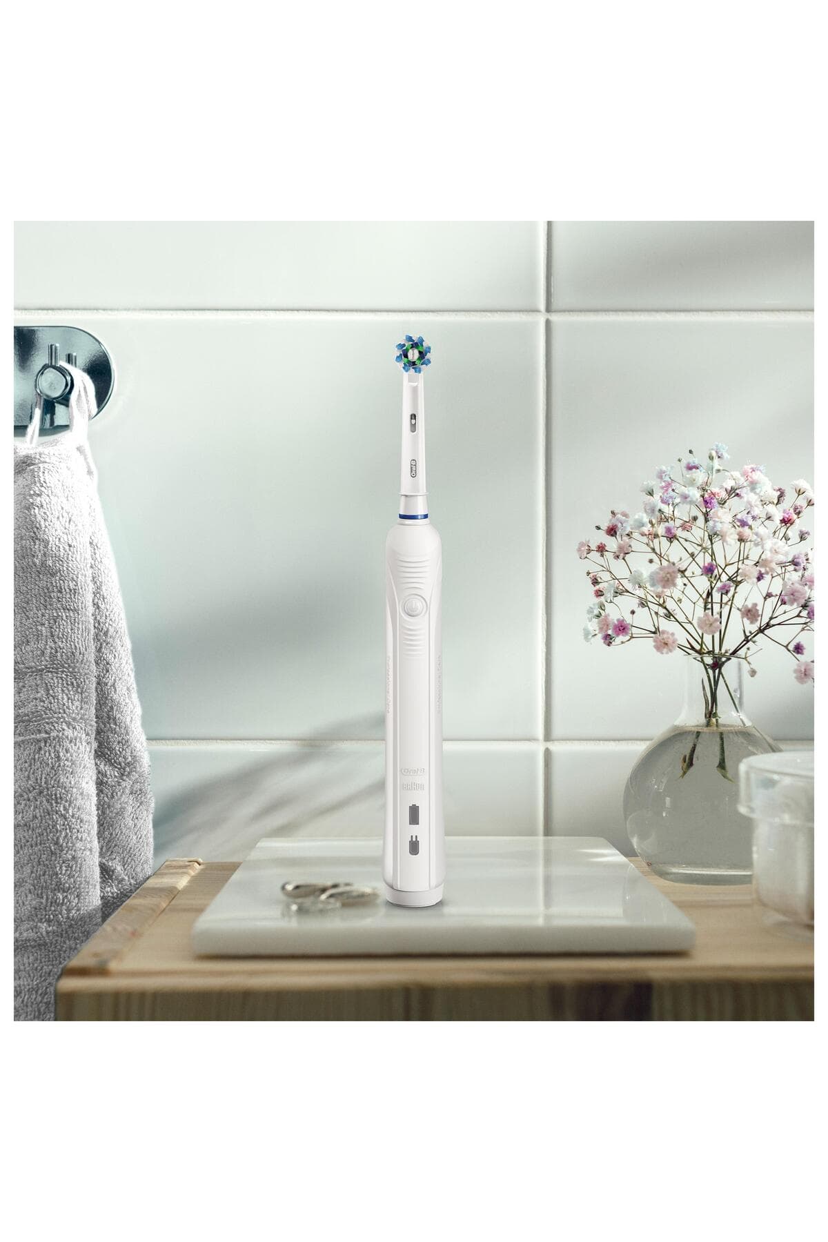 مسواک شارژی Oral-B Pro Clean مشکی بههمراه جعبه سفری مسواک شارژی Oral-B Pro Clean مشکی بههمراه جعبه سفری
