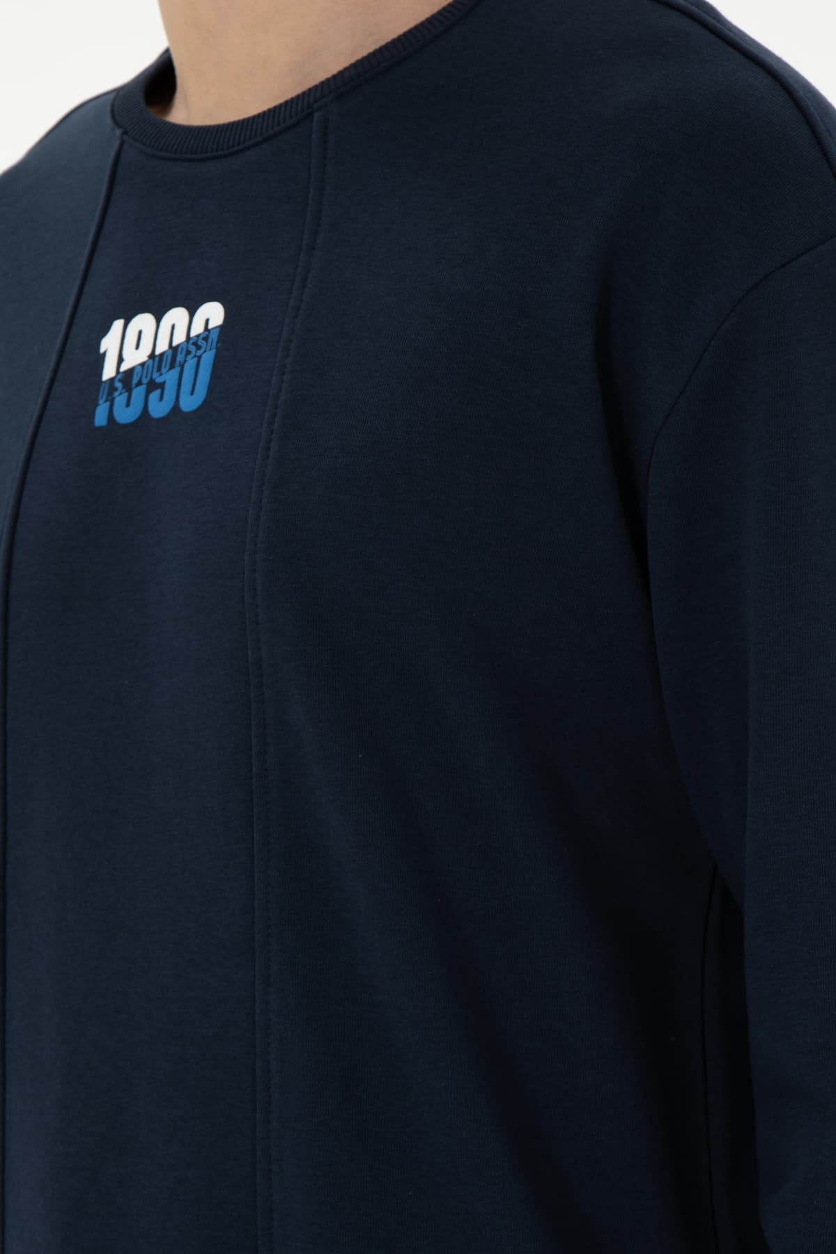 سوئیشرت مردانه U.S. Polo Assn. کامفورت فیت یقه گرد سرمهای مدل 50293430-VR033 سوئیشرت مردانه U.S. Polo Assn. کامفورت فیت یقه گرد سرمهای مدل 50293430-VR033