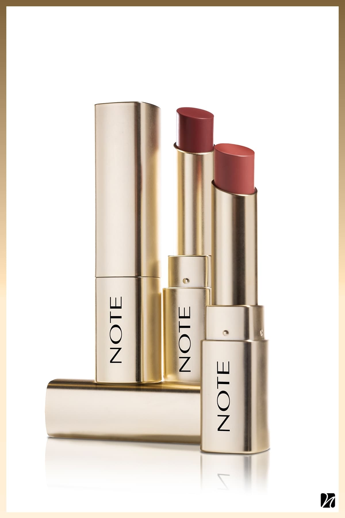 رژ لب Note Cosmetics نمدار براق Iconic Sheer Lipstick مدل 201 Darling رنگ نود رژ لب Note Cosmetics نمدار براق Iconic Sheer Lipstick مدل 201 Darling رنگ نود