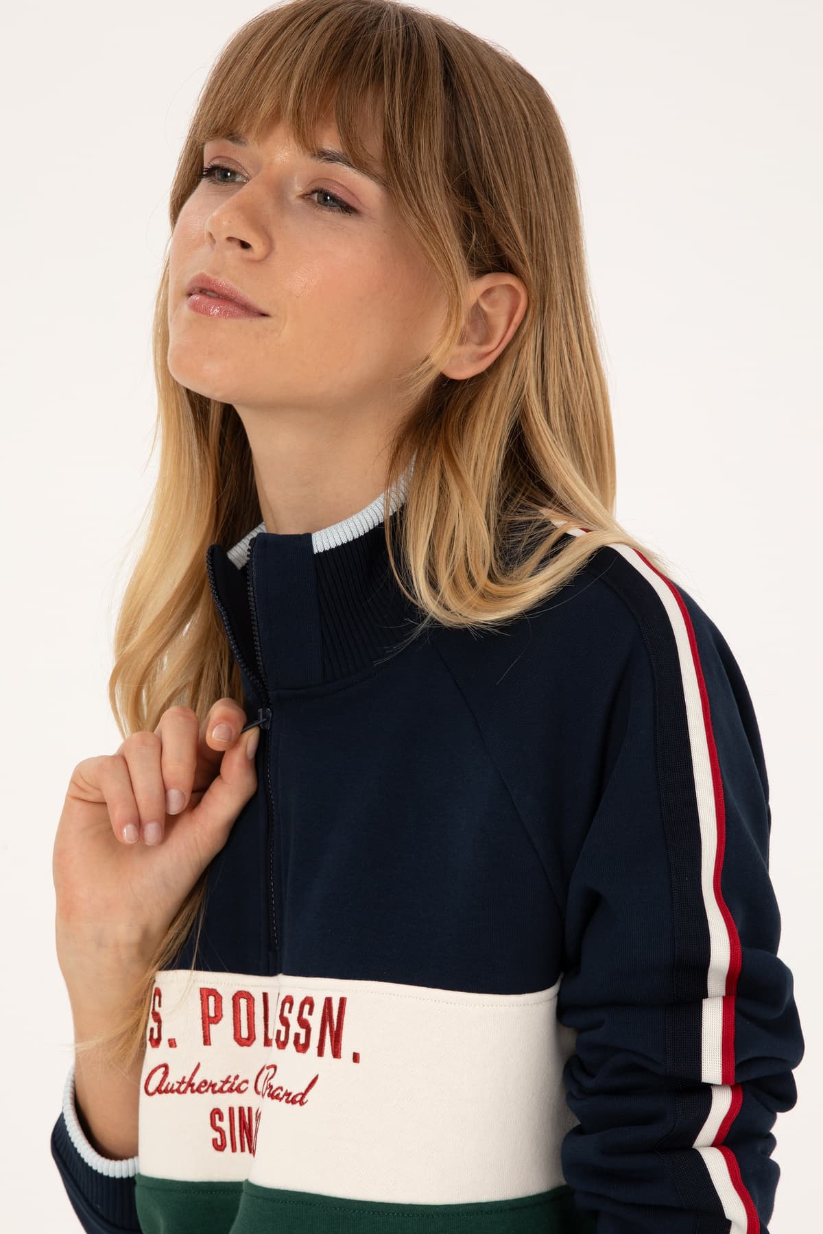 سوئیشرت زنانه U.S. Polo Assn. سرمهای با زیپ یقه ایستاده مدل 50311024-VR033 سوئیشرت زنانه U.S. Polo Assn. سرمهای با زیپ یقه ایستاده مدل 50311024-VR033