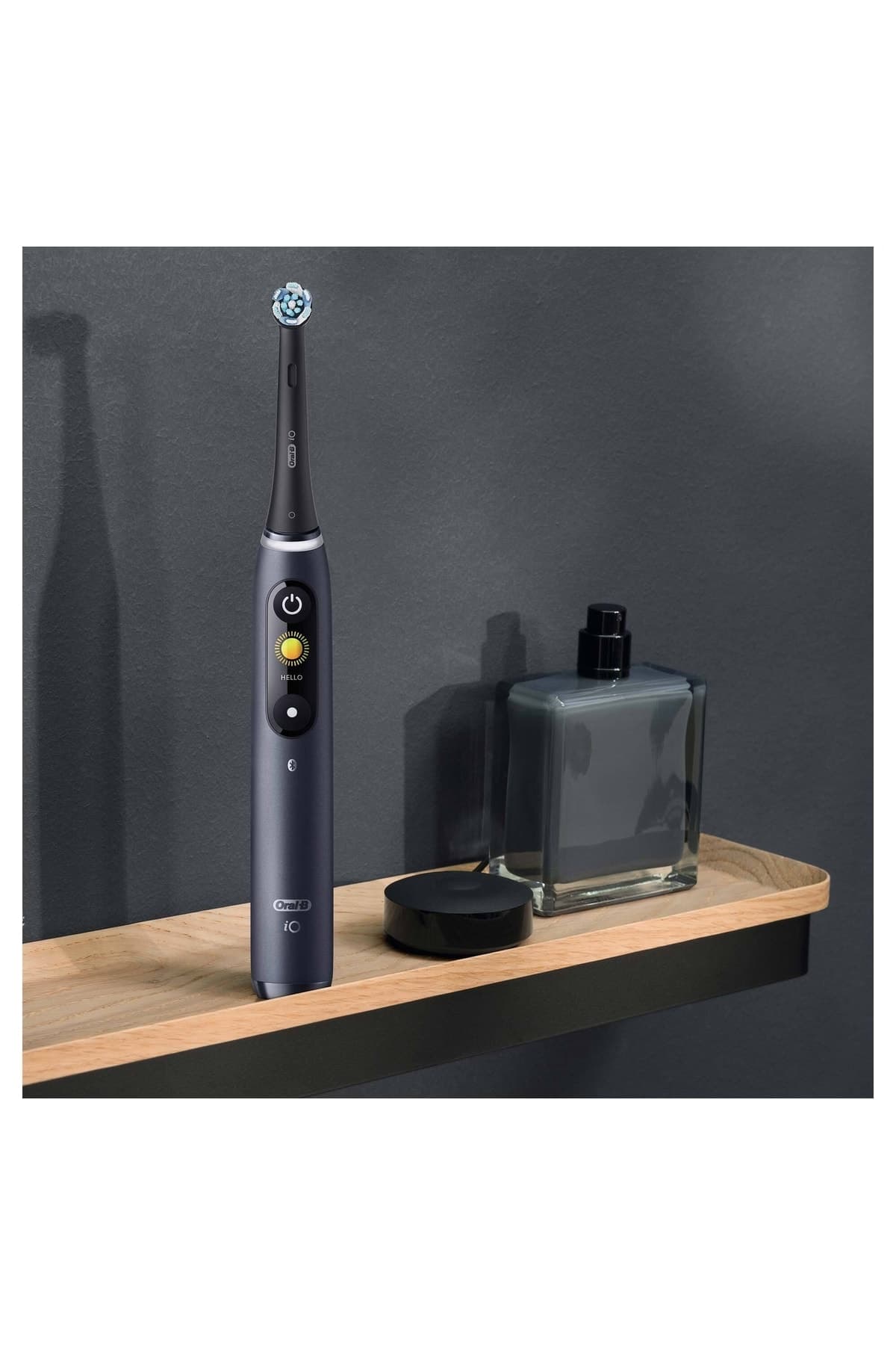مسواک شارژی Oral-B مشکی مدل iO 8 مسواک شارژی Oral-B مشکی مدل iO 8