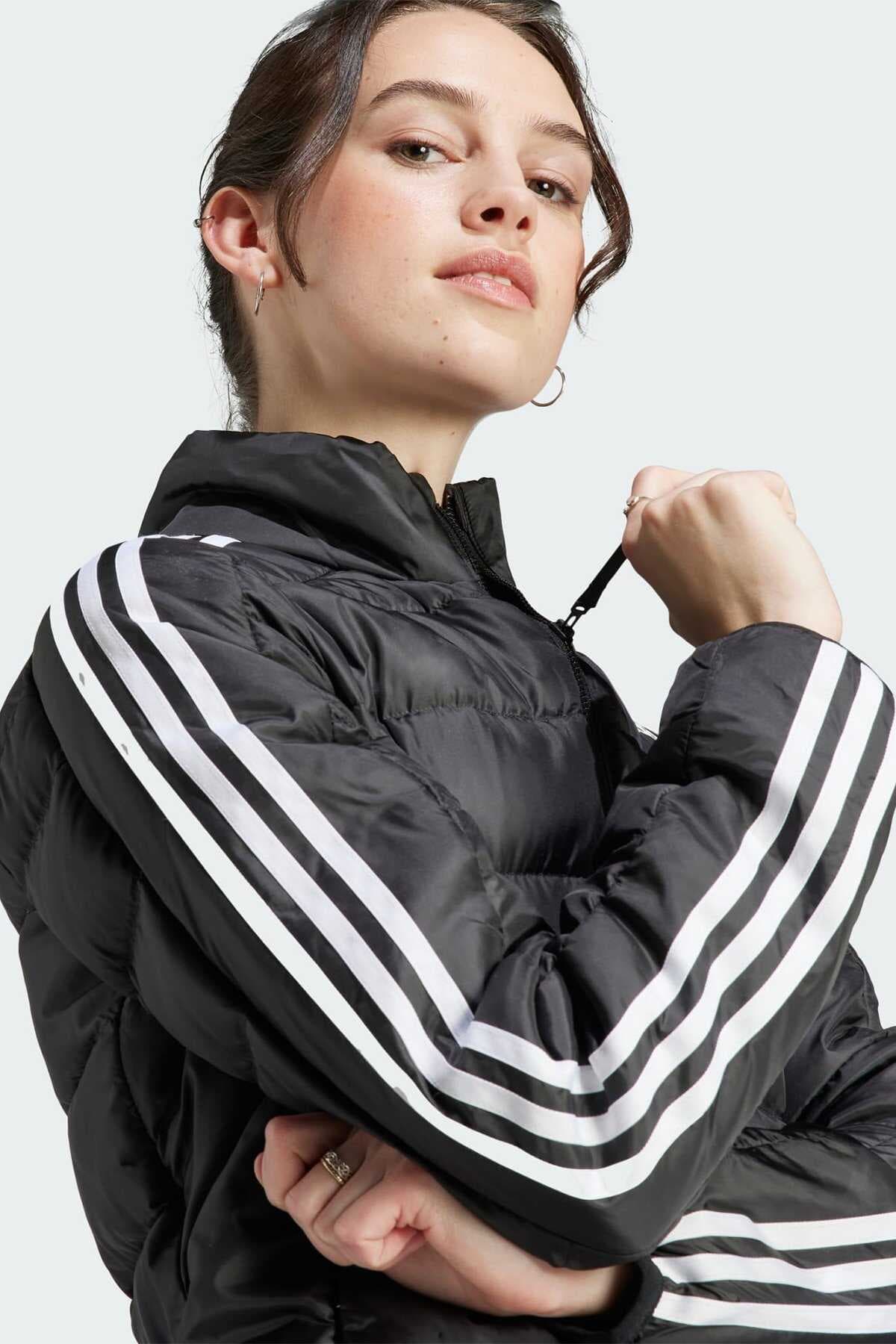 کاپشن زنانه adidas پردار Ess 3S مدل HZ5726 کاپشن زنانه adidas پردار Ess 3S مدل HZ5726