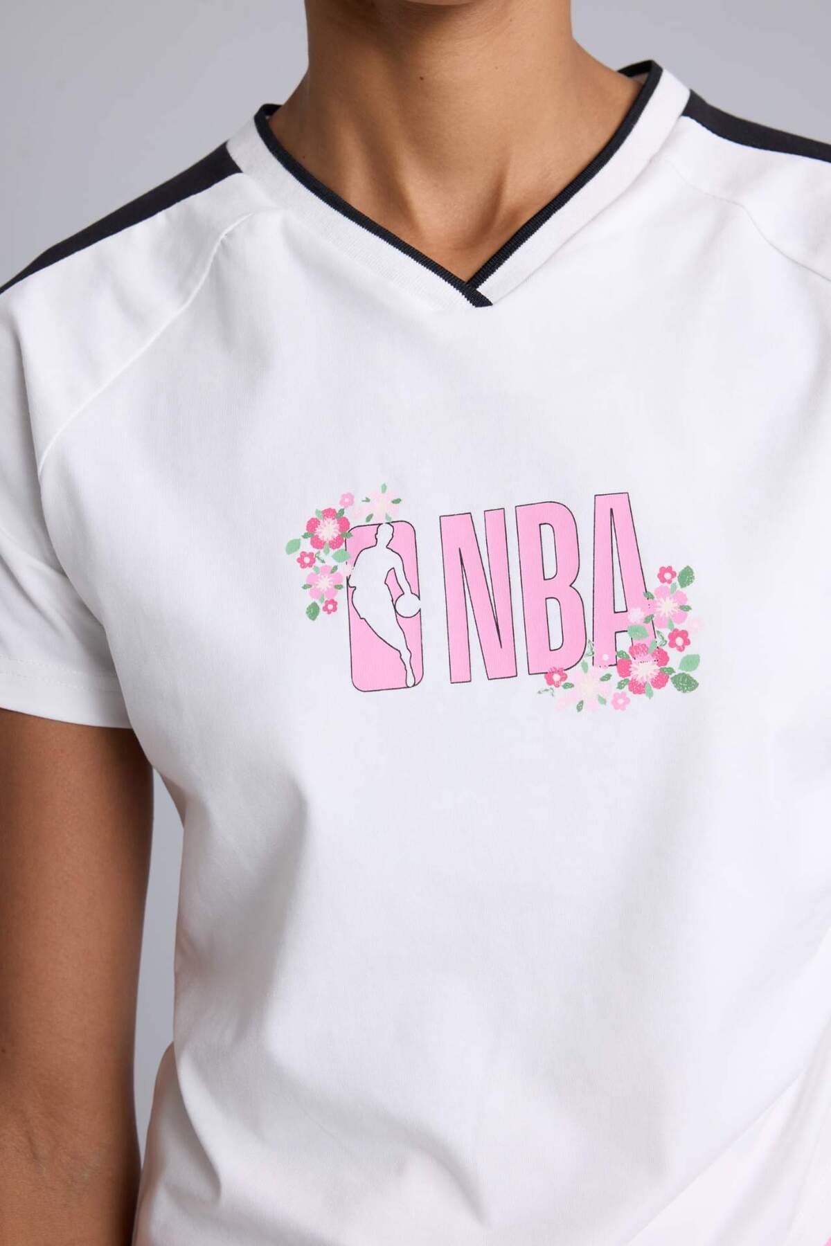 تیشرت زنانه Defacto NBA لیسانسی فیت ریلکس اکرو مدل H9623AX26HS تیشرت زنانه Defacto NBA لیسانسی فیت ریلکس اکرو مدل H9623AX26HS