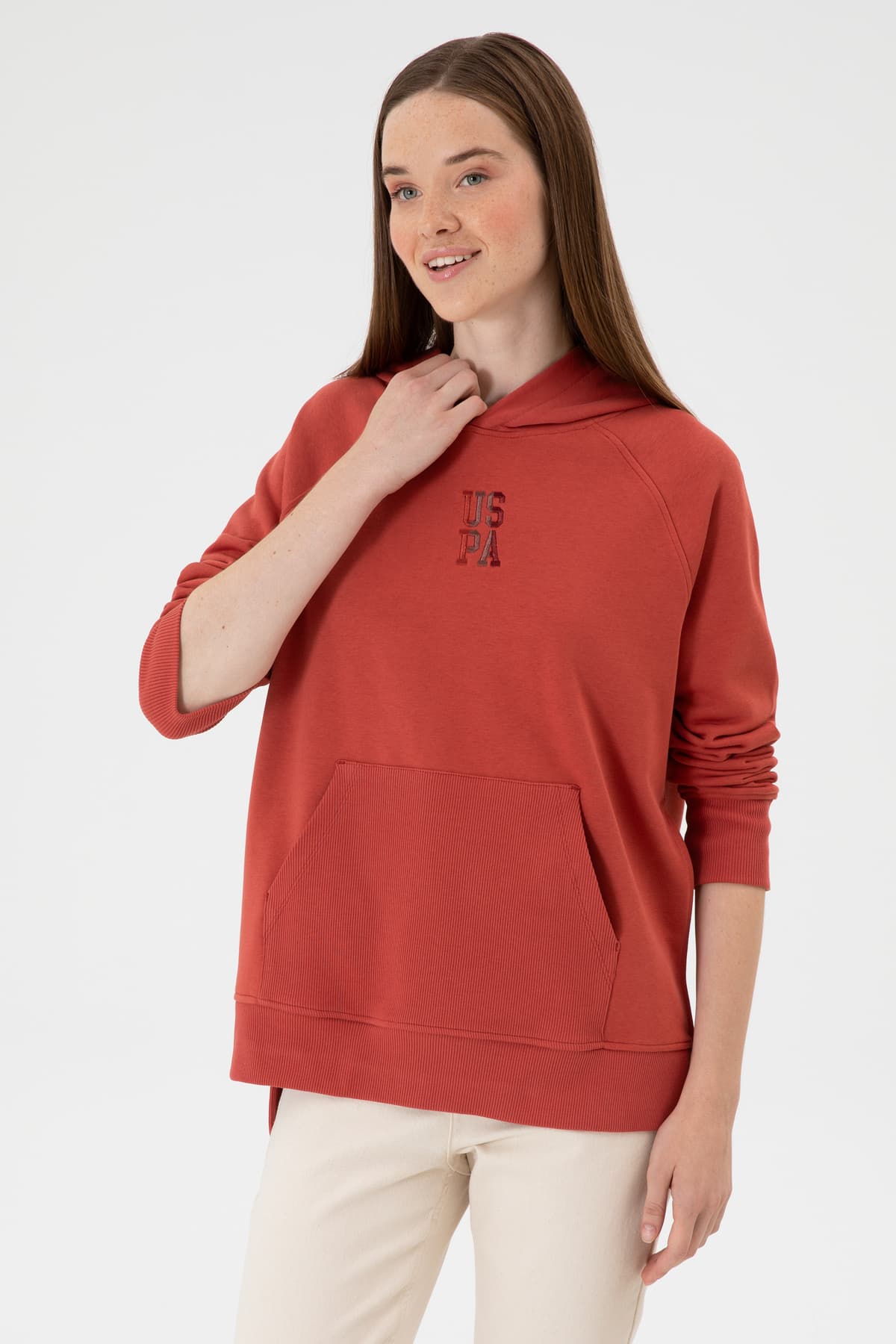 سوئیشرت هودی زنانه U.S. Polo Assn. قرمز آجری با چاک مدل 50313611-VR026 سوئیشرت هودی زنانه U.S. Polo Assn. قرمز آجری با چاک مدل 50313611-VR026