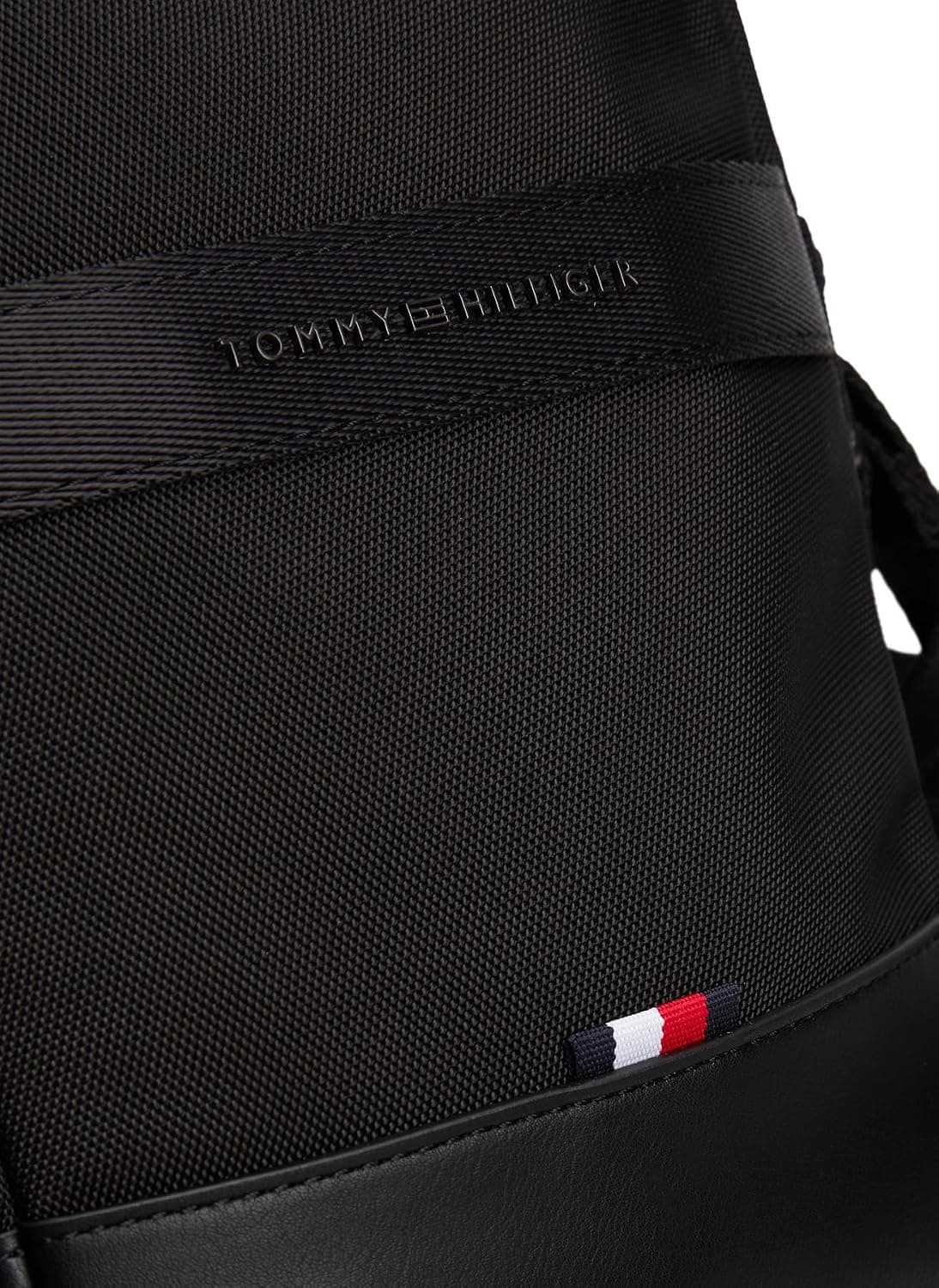 کیف پستچی مردانه Tommy Hilfiger نایلونی مینی مشکی مدل AM0AM13472 کیف پستچی مردانه Tommy Hilfiger نایلونی مینی مشکی مدل AM0AM13472