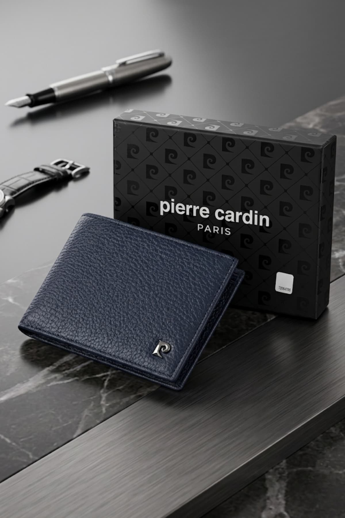 کیف پول مردانه Pierre Cardin چرم طبیعی کارتخور Floater سرمهای مدل 075 کیف پول مردانه Pierre Cardin چرم طبیعی کارتخور Floater سرمهای مدل 075