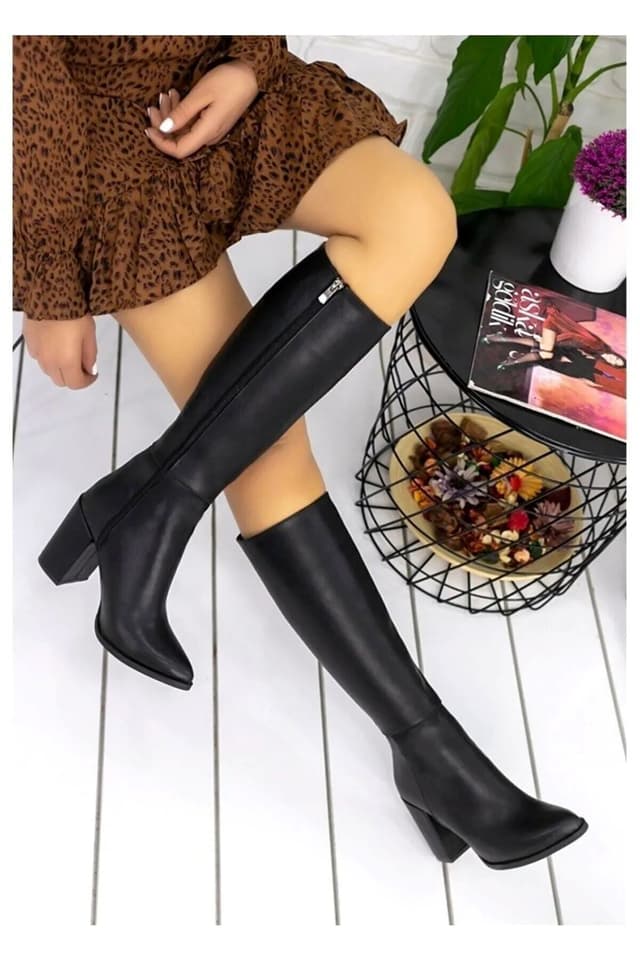 چکمه بلند زنانه motto store مشکی زیپدار با پاشنه 7 cm چکمه بلند زنانه motto store مشکی زیپدار با پاشنه 7 cm