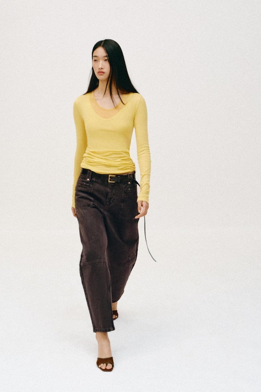شلوار جین زنانه Zara بارل کارگو کمر متوسط قهوهای سایز 32 مدل Z1975 شلوار جین زنانه Zara بارل کارگو کمر متوسط قهوهای سایز 32 مدل Z1975