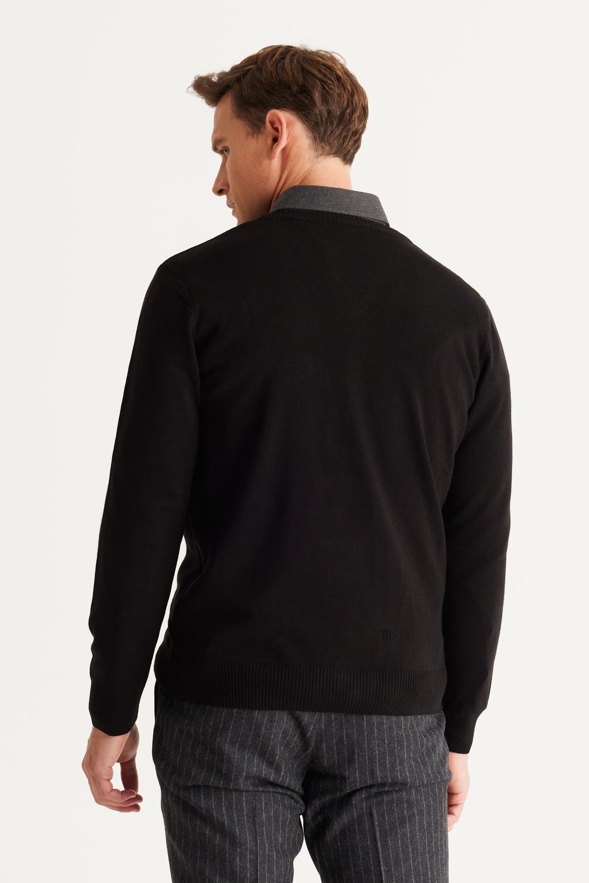 پلیور مردانه Altınyıldız Classics مشکی ضد پرز یقه V فیت استاندارد پلیور مردانه Altınyıldız Classics مشکی ضد پرز یقه V فیت استاندارد