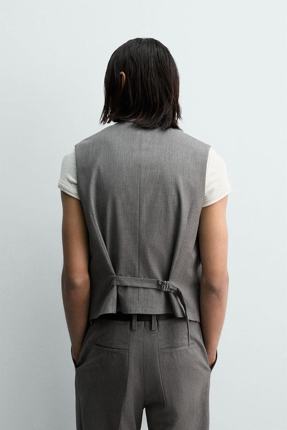 جلیقه مردانه Zara راهراه بافتدار خاکستری سایز XL جلیقه مردانه Zara راهراه بافتدار خاکستری سایز XL