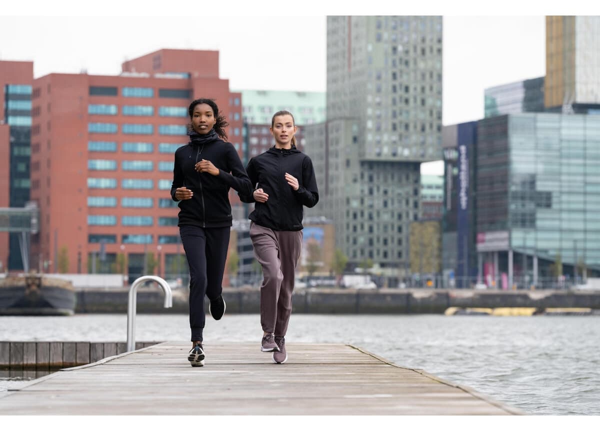 بادگیر زنانه Decathlon Kiprun مخصوص دویدن سیاه مدل Run 100 Wind بادگیر زنانه Decathlon Kiprun مخصوص دویدن سیاه مدل Run 100 Wind