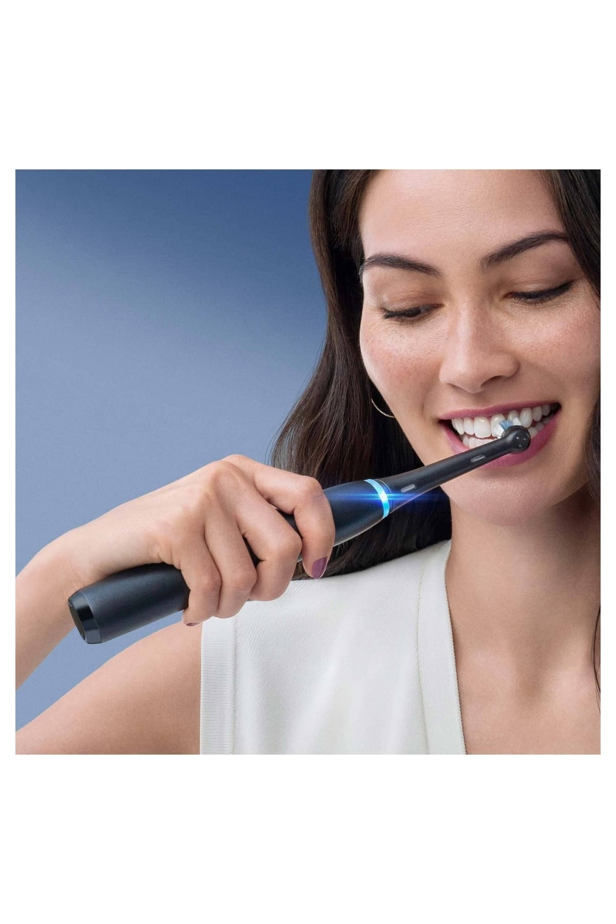 مسواک شارژی Oral-B مشکی مدل iO 8 مسواک شارژی Oral-B مشکی مدل iO 8