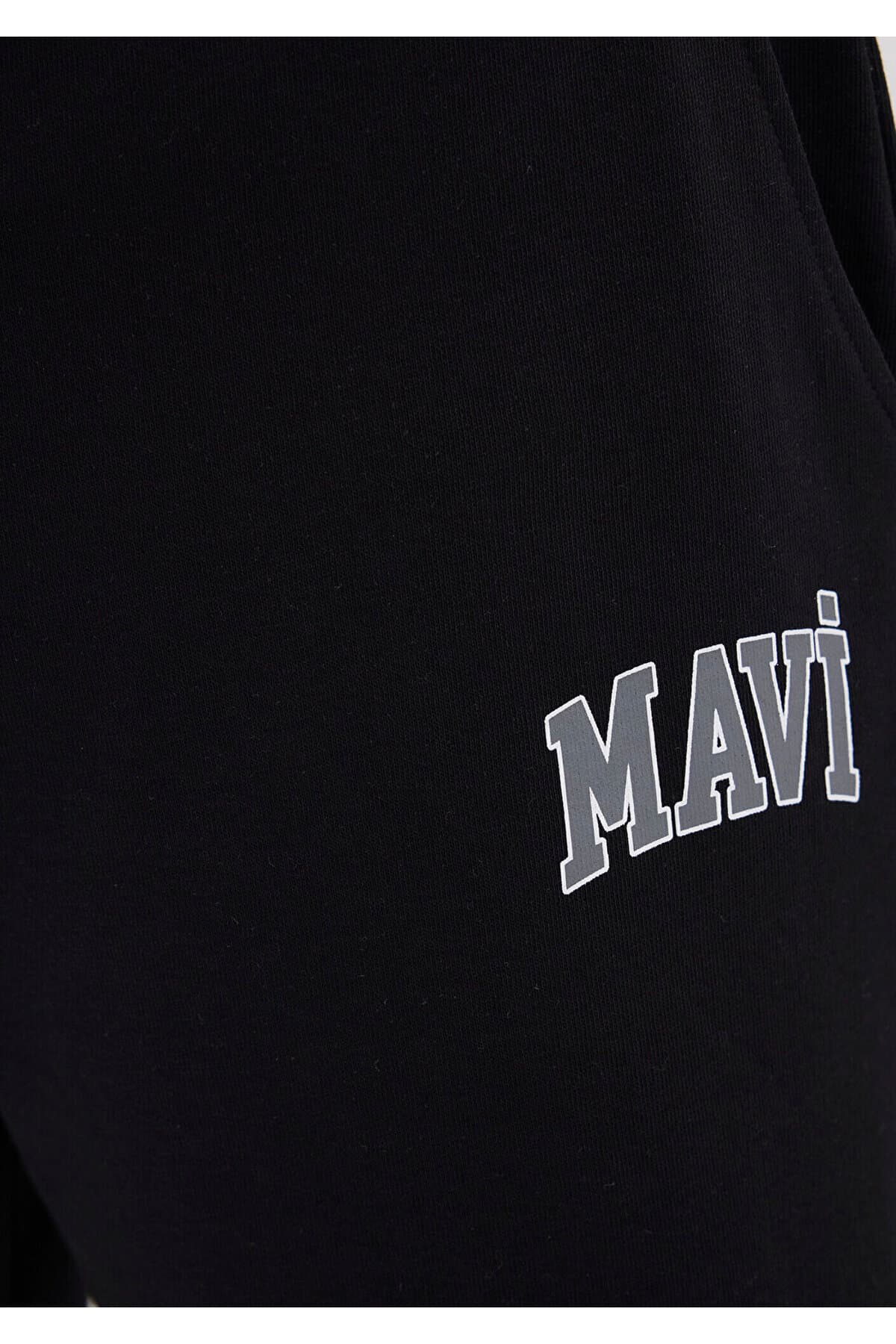 شورت مردانه Mavi با چاپ لوگو مشکی مدل 0410224-900 شورت مردانه Mavi با چاپ لوگو مشکی مدل 0410224-900