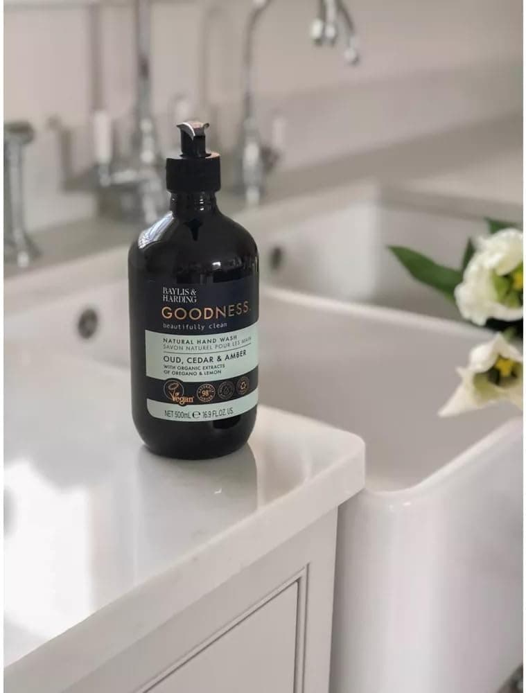 صابون مایع دست Baylis & Harding رایحه عود، سدر و کهربا Goodness 500ml صابون مایع دست Baylis & Harding رایحه عود، سدر و کهربا Goodness 500ml