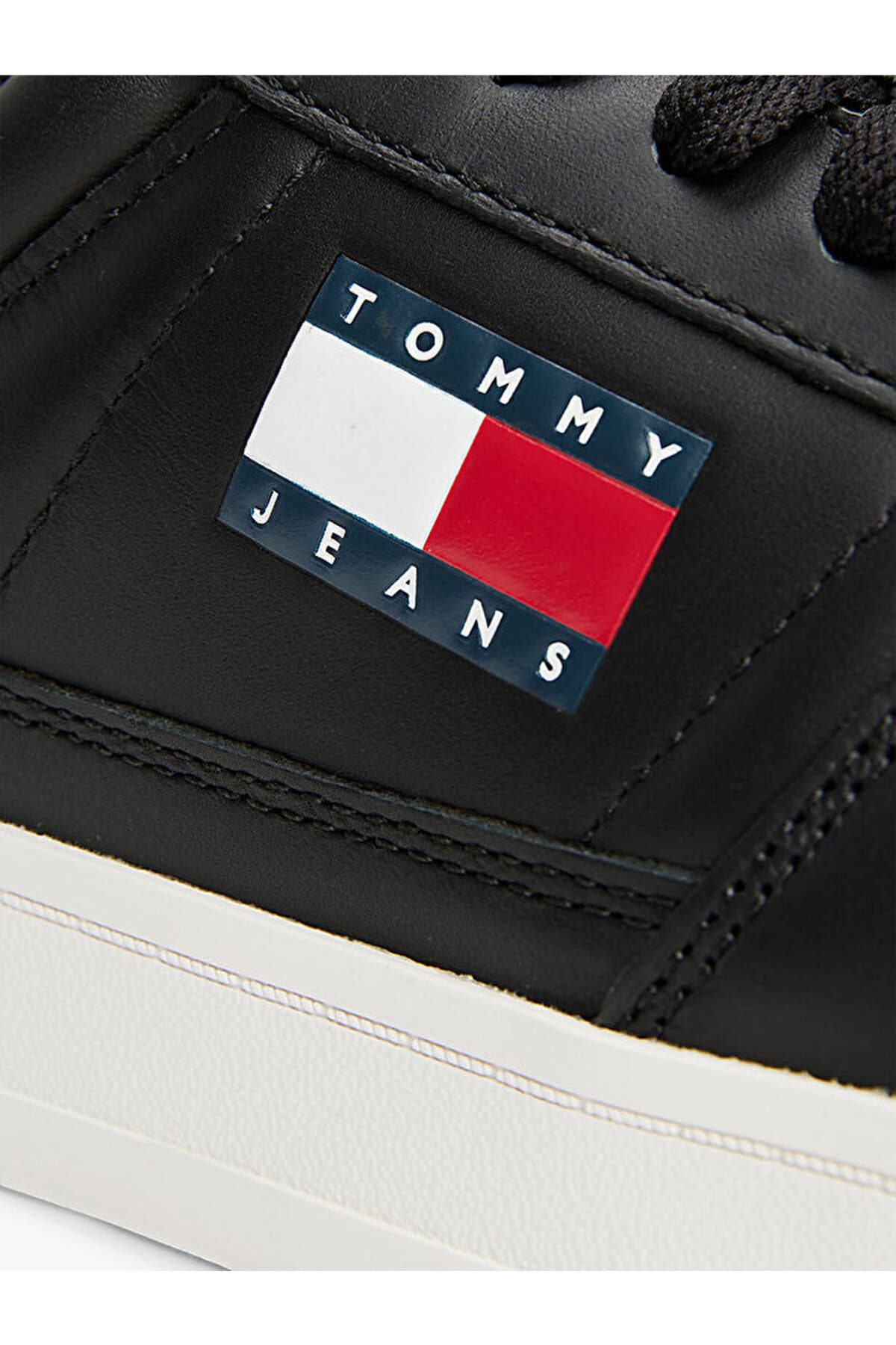 کفش اسنیکر مردانه Tommy Hilfiger مدل EM0EM01574BDS کفش اسنیکر مردانه Tommy Hilfiger مدل EM0EM01574BDS