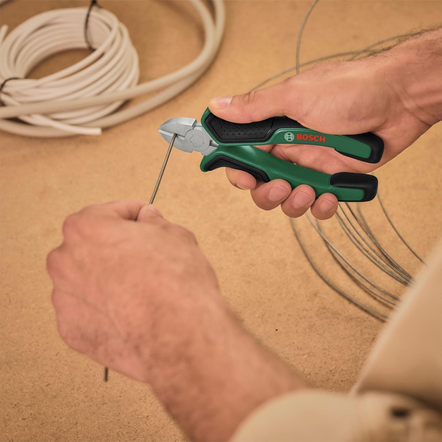 ست انبردست 4 عددی Bosch با دسته نرم ارگونومیک ست انبردست 4 عددی Bosch با دسته نرم ارگونومیک